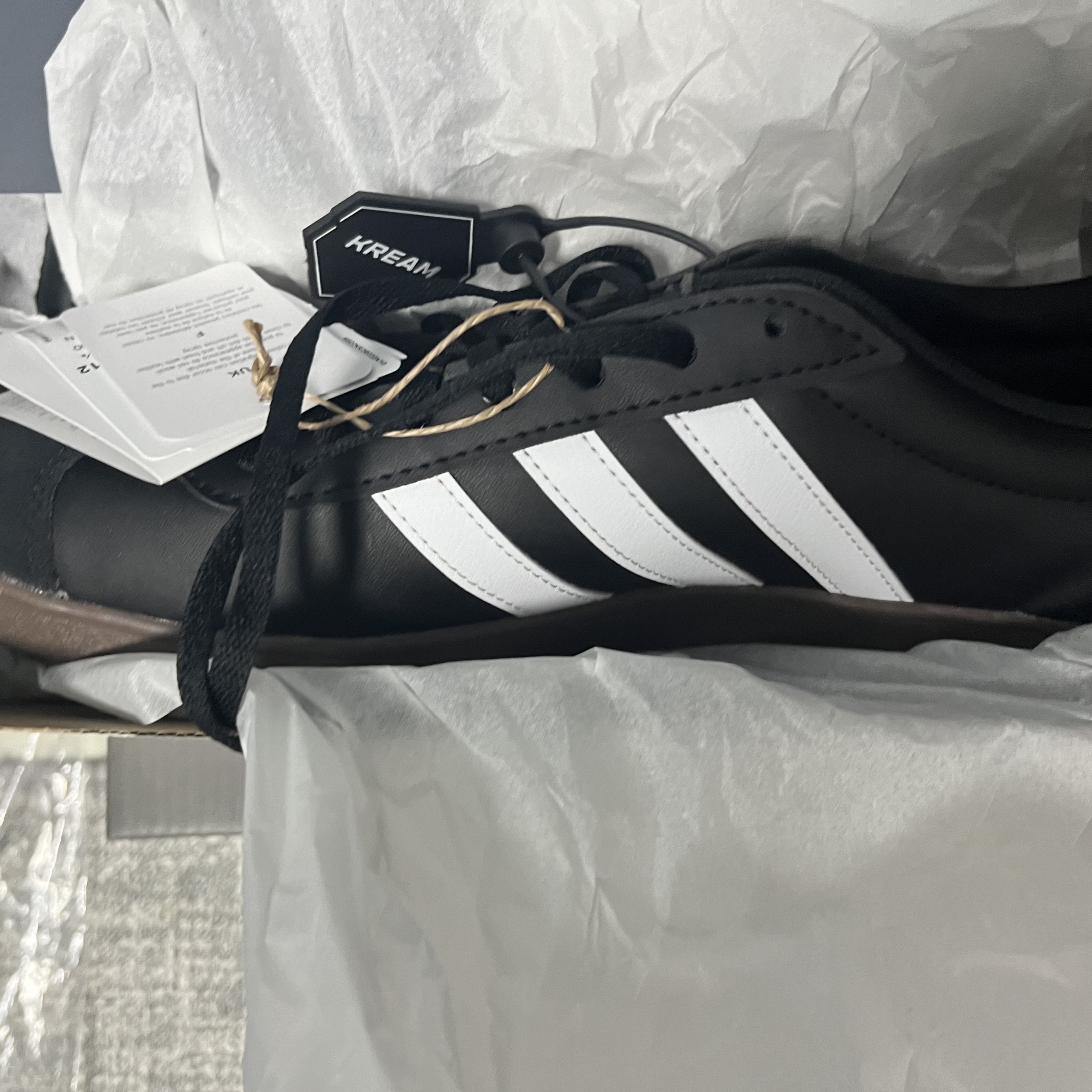Adidas VL Court Base Core Black Cloud White 착용 스타일