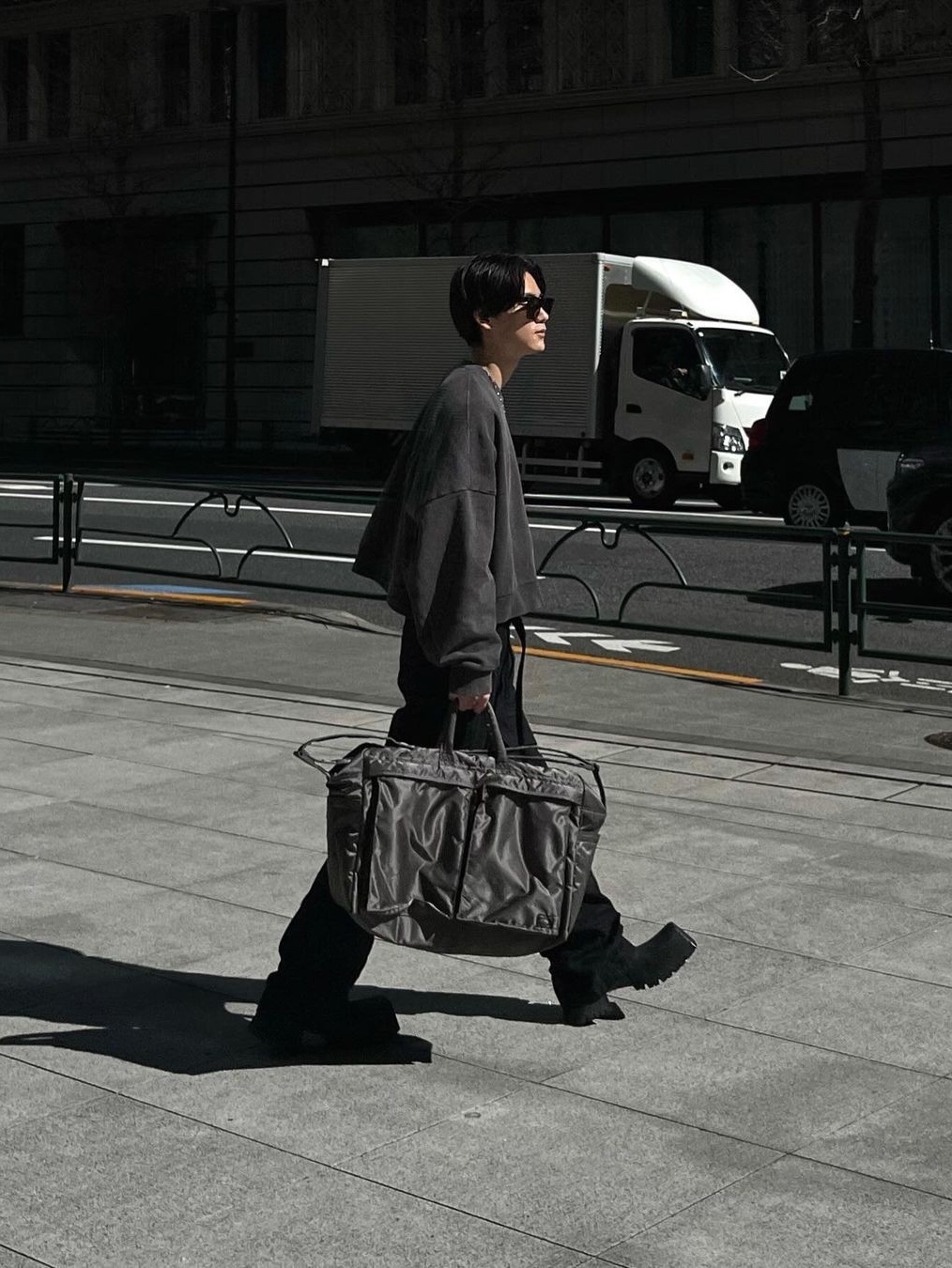 Porter Tanker 2Way Briefcase Black, Porter Tanker Backpack Sage Green 착용 스타일 - 2
