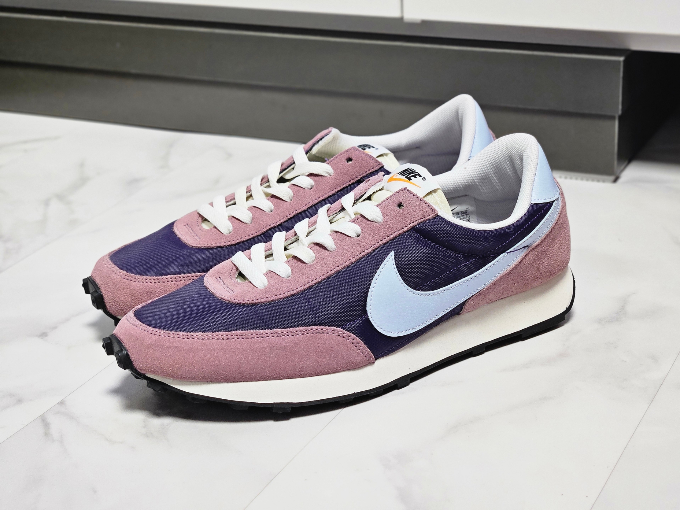 (W) Nike Daybreak Eggplant Plum Dust 착용 스타일 - 8
