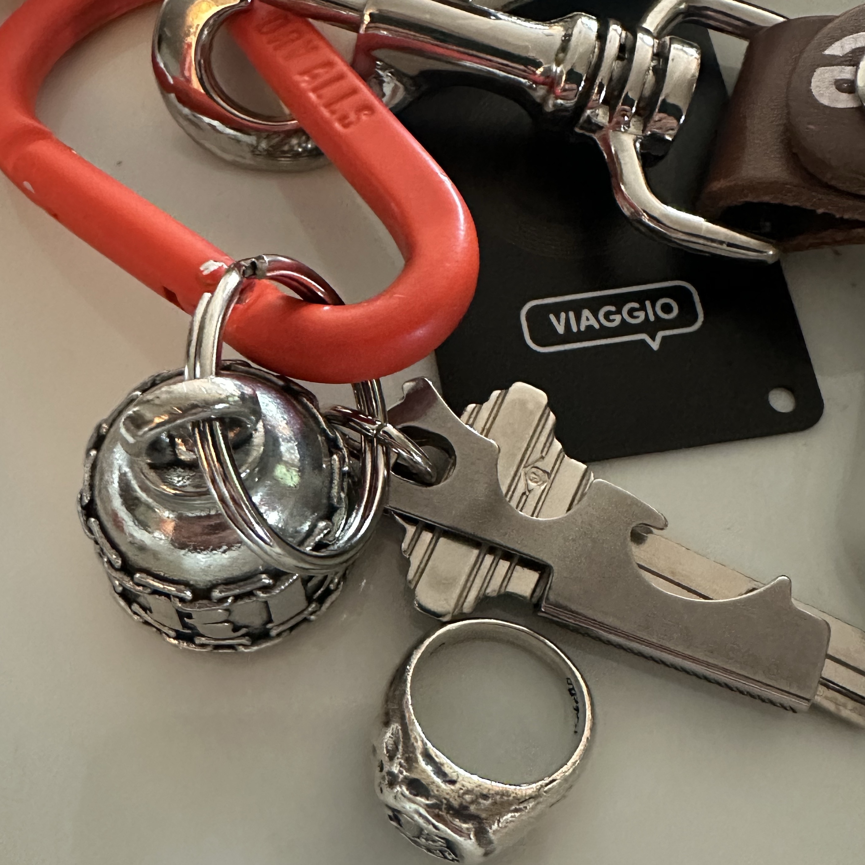 Supreme Bravo Bell Silver - 23FW, Human Made Carabiner 70mm Orange 착용 스타일
