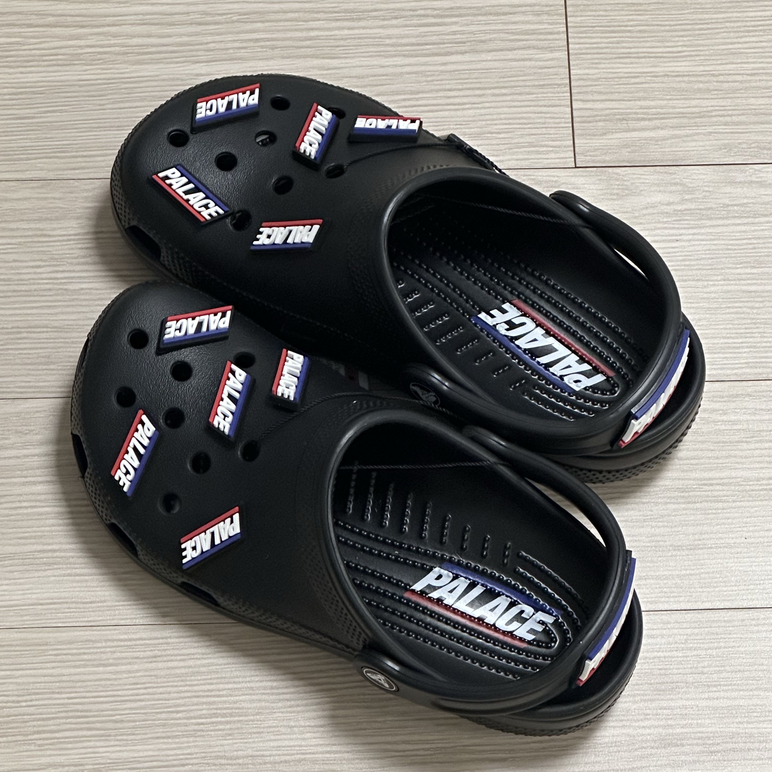 Crocs x Palace Classic Clog Black 착용 스타일