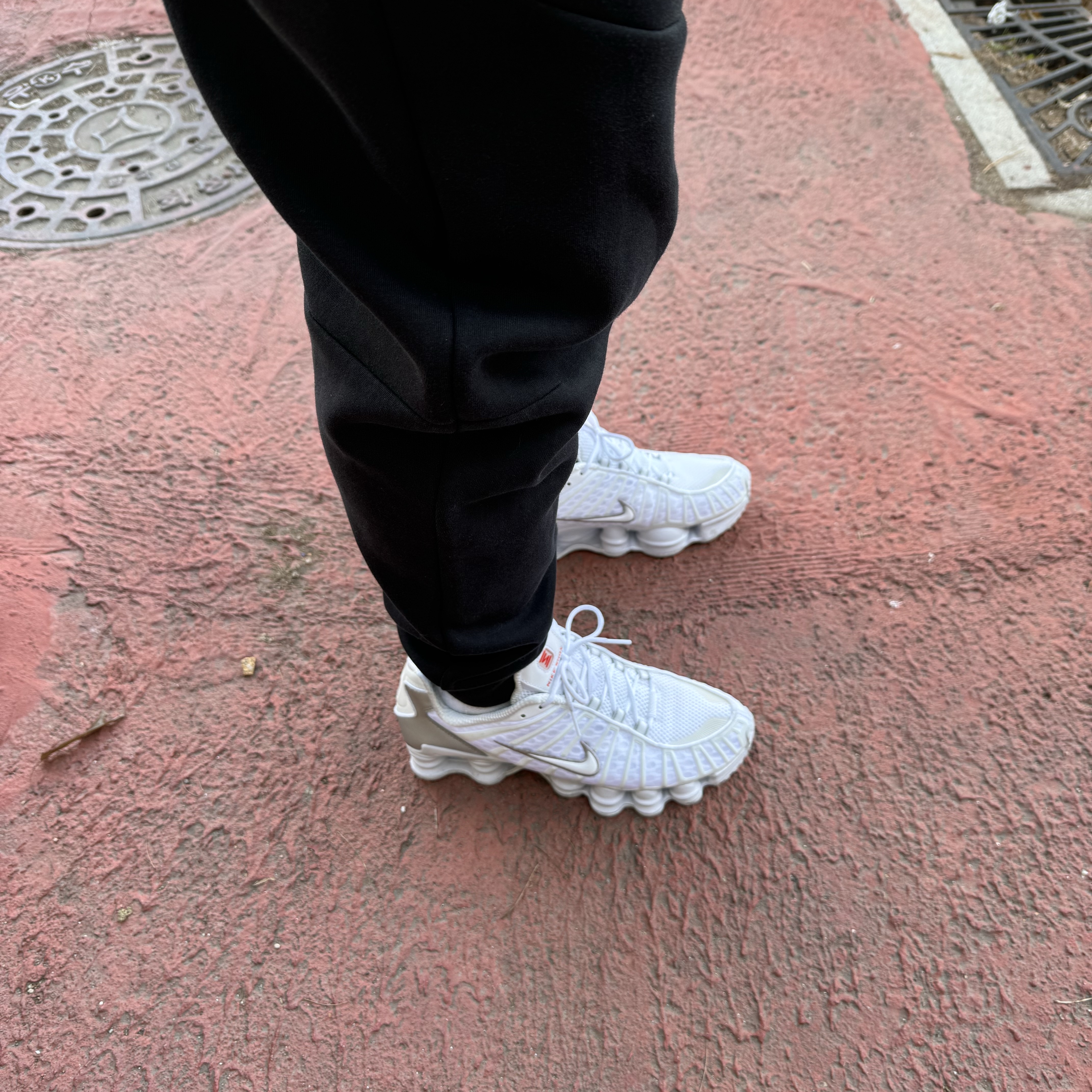 (W) Nike Shox TL White and Max Orange 착용 스타일 - 2