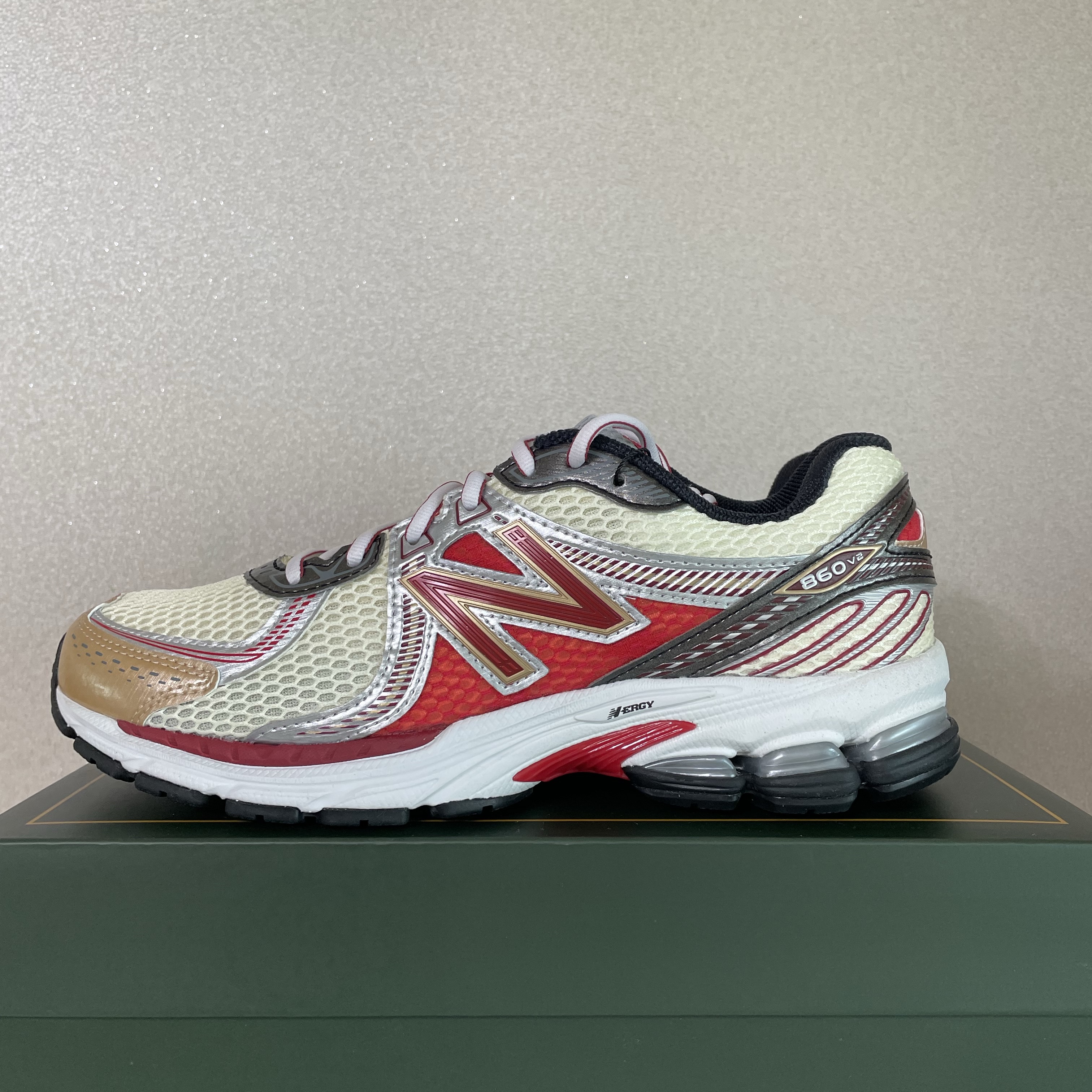 New Balance x Aime Leon Dore 860v2 Red 착용 스타일