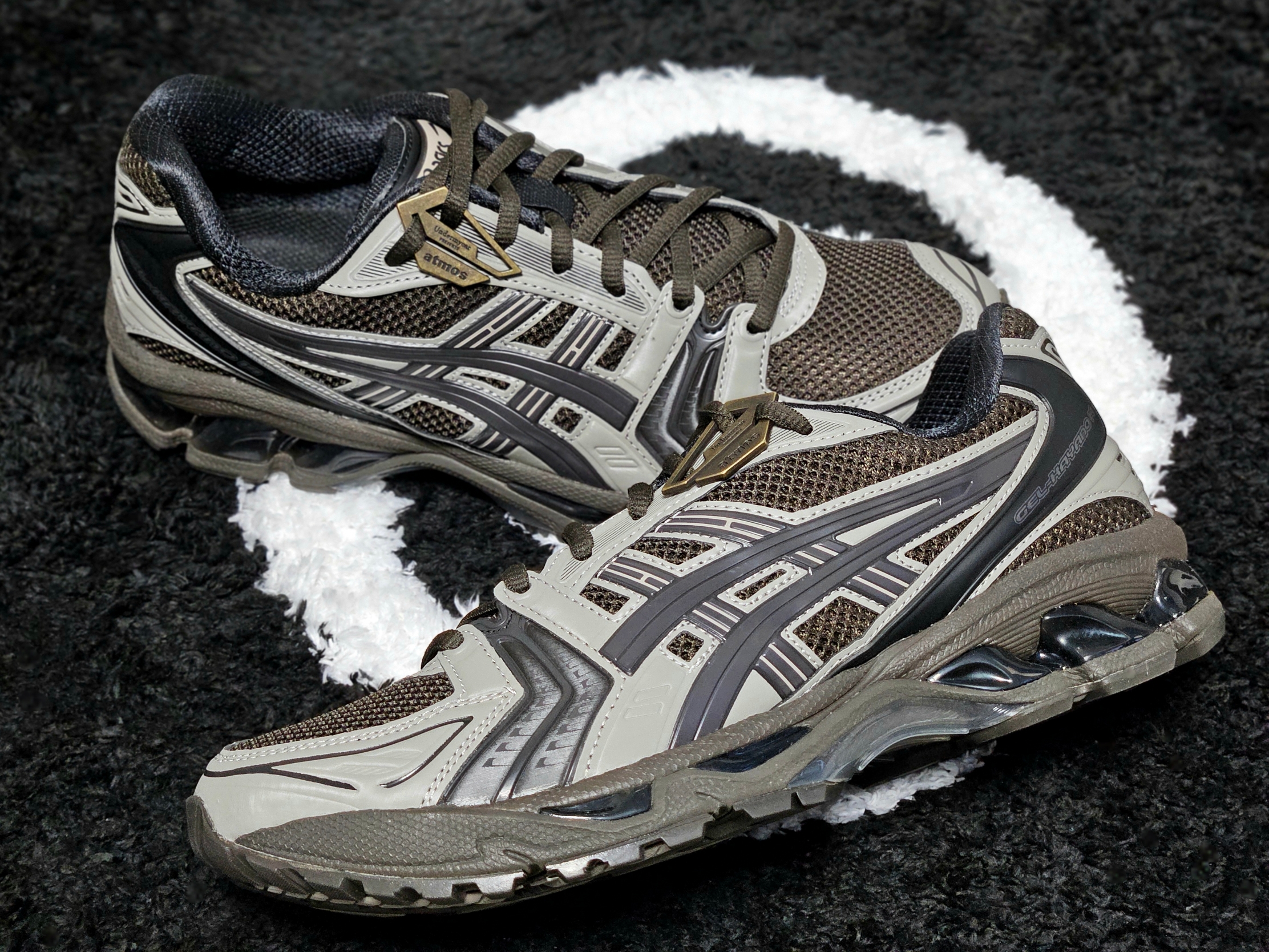 Asics x Atmos x Undermycar Gel-Kayano 14 Pepper Black, Asics Gel-Kayano 14 Black Pure Silver 착용 스타일 - 1