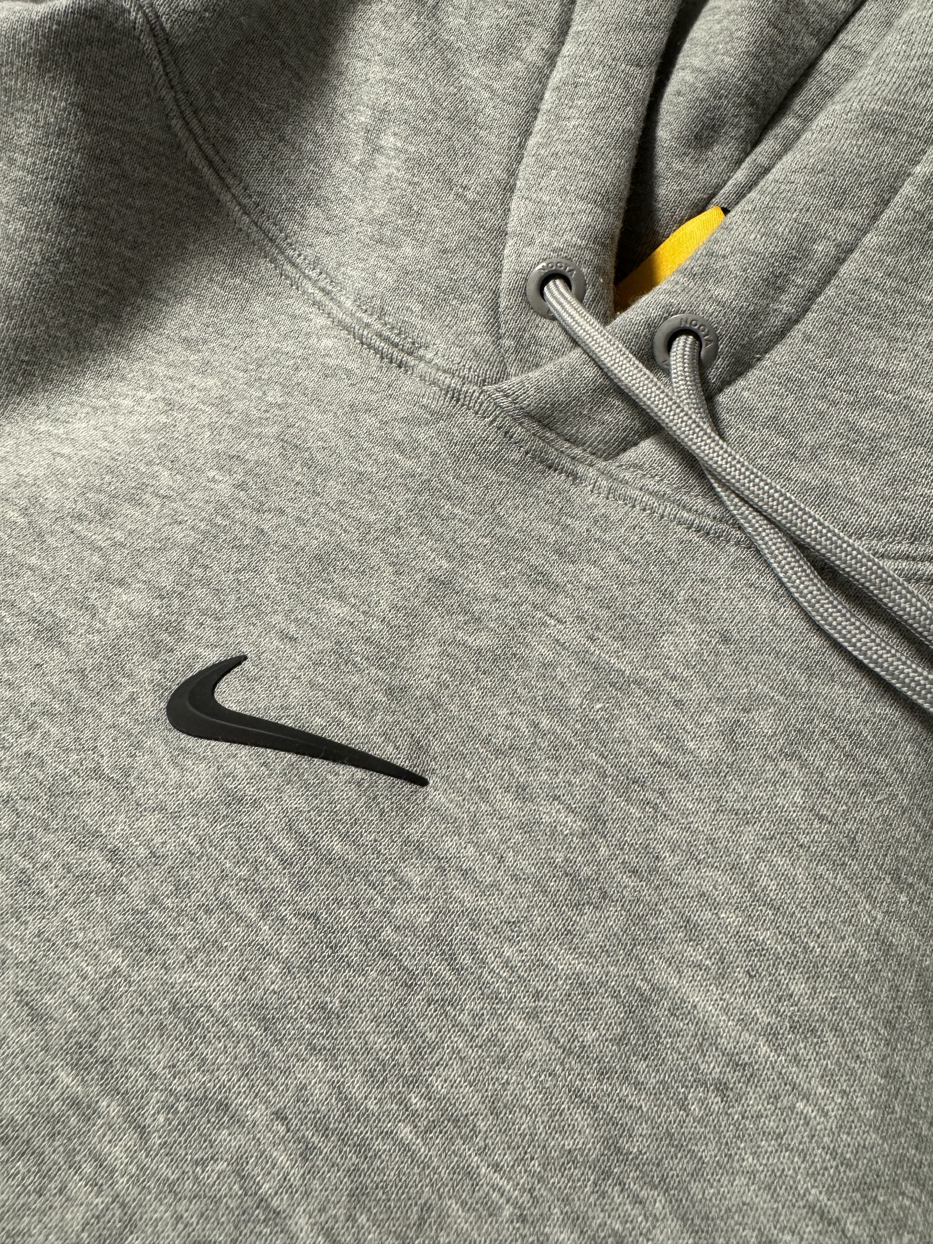 Nike x Drake Nocta Fleece Hoodie Dark Grey Heather (FN7659-063) 착용 스타일 - 2