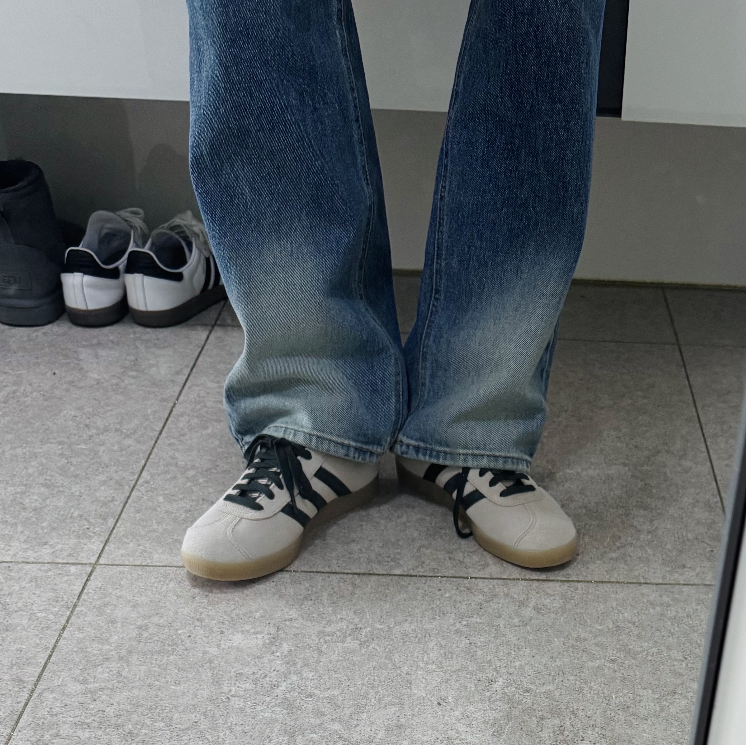 Adidas Gazelle Wonder Taupe Night Indigo 착용 스타일 - 2