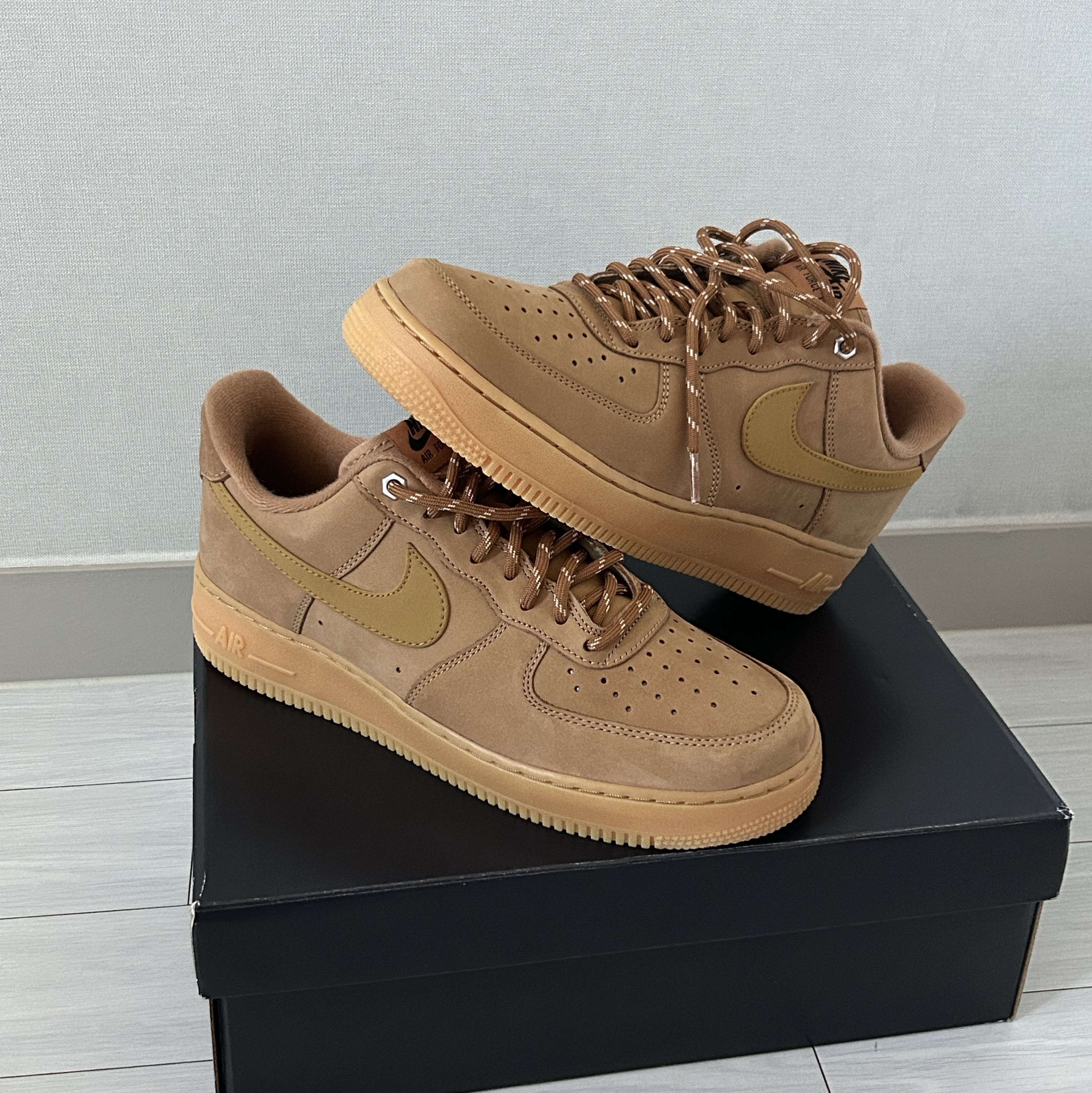 Nike Air Force 1 '07 WB Flax 착용 스타일