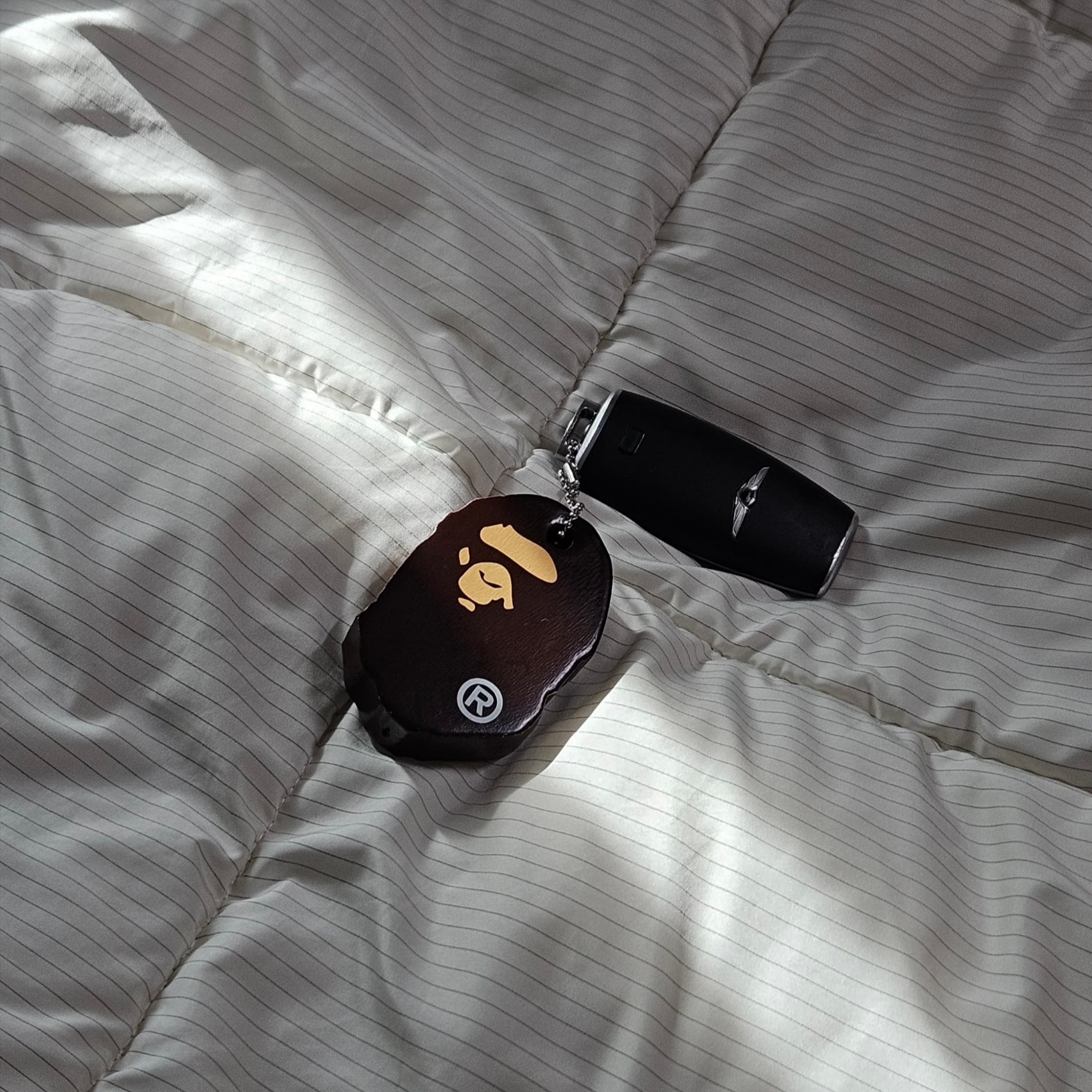BAPE Ape Head Keychain (Vinyl Acetate) 착용 스타일