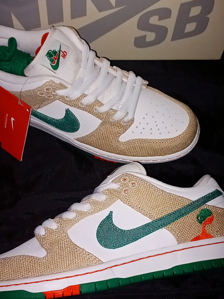 Nike x Jarritos SB Dunk Low Phantom and Malachite 착용 스타일