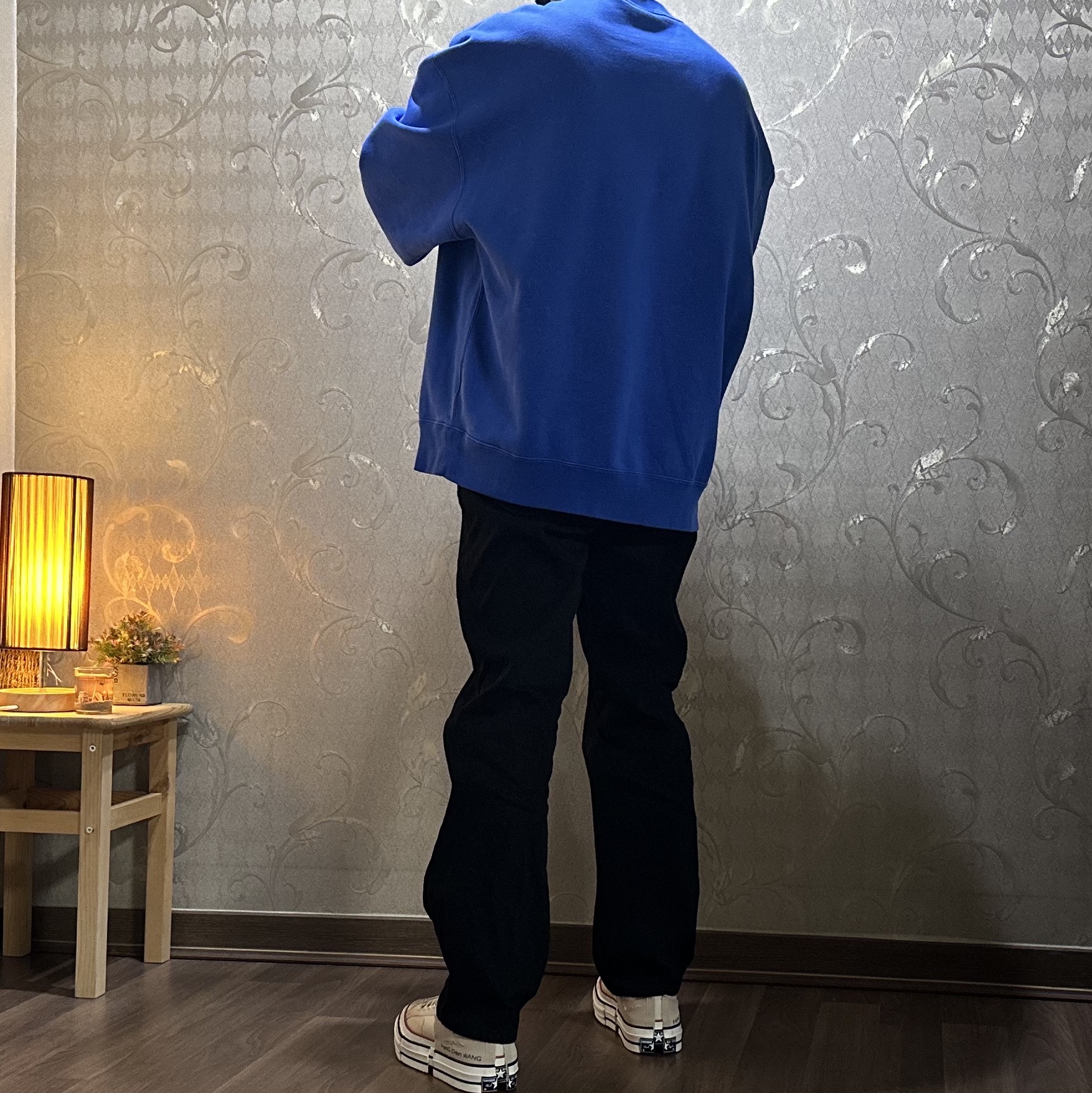 Converse x Feng Chen Wang Chuck 70 Ox 2-in-1 Brown Rice, [KREAM 단독] ADSB Andersson Bell Mardro Gradient T-Shirt Charcoal 착용 스타일 - 1