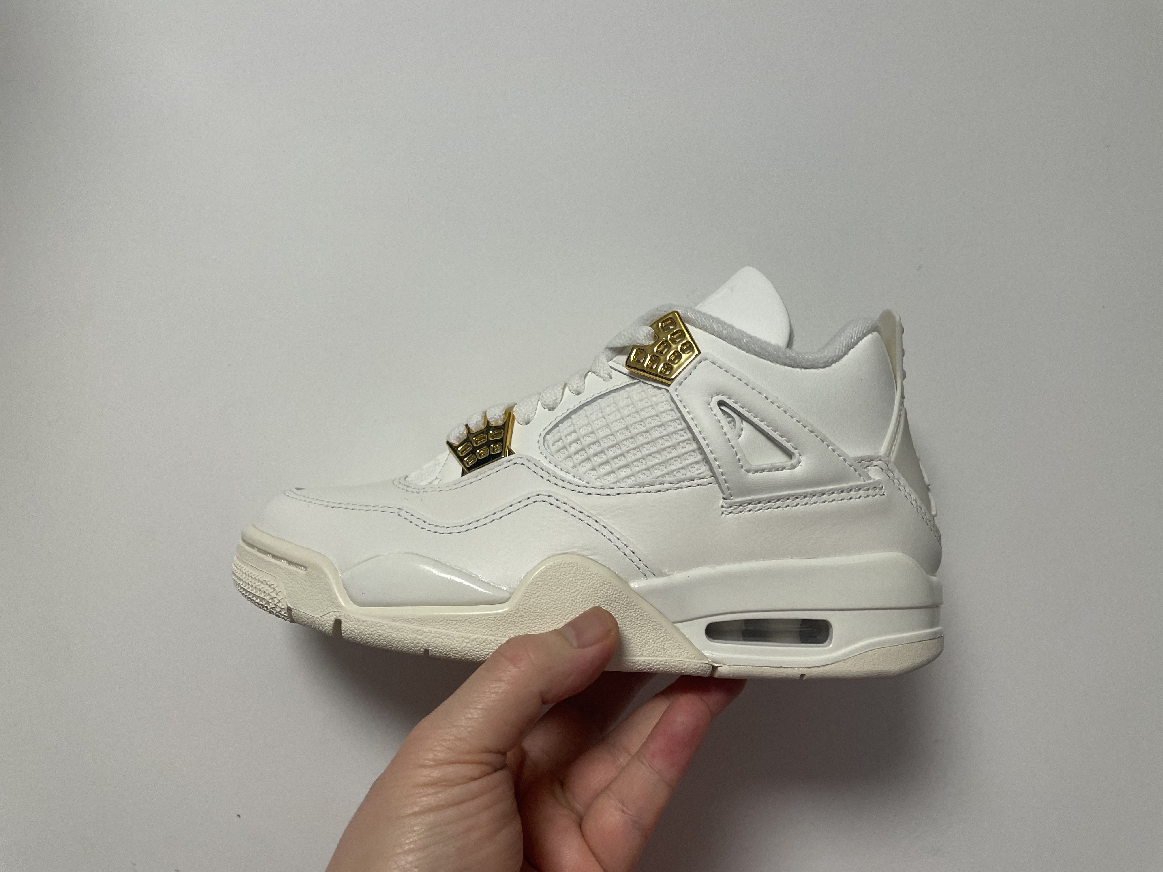 (W) Jordan 4 Retro Metallic Gold 착용 스타일 - 1