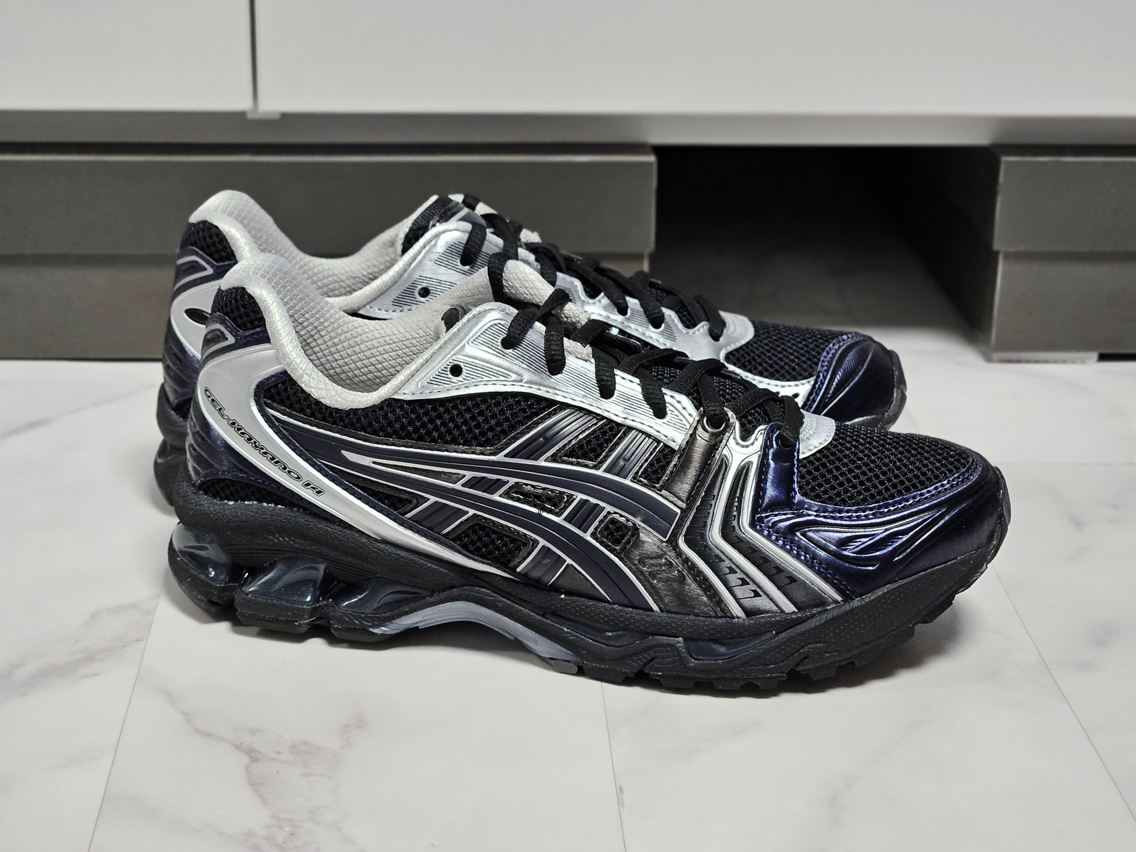 Asics x Atmos x Undermycar Gel-Kayano 14 Black Pure Silver 착용 스타일 - 8