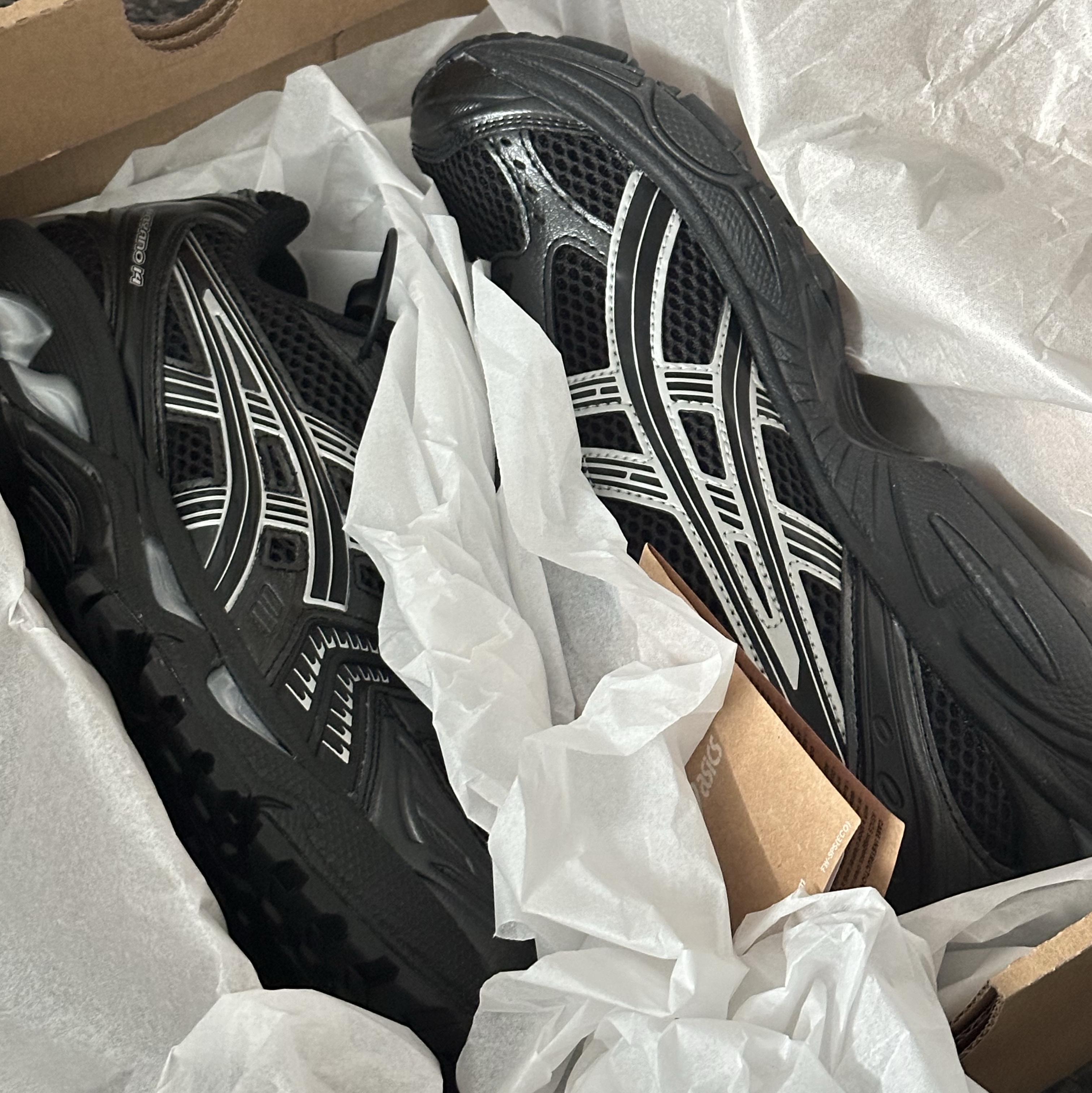 Asics Gel-Kayano 14 Black Pure Silver 착용 스타일 - 1