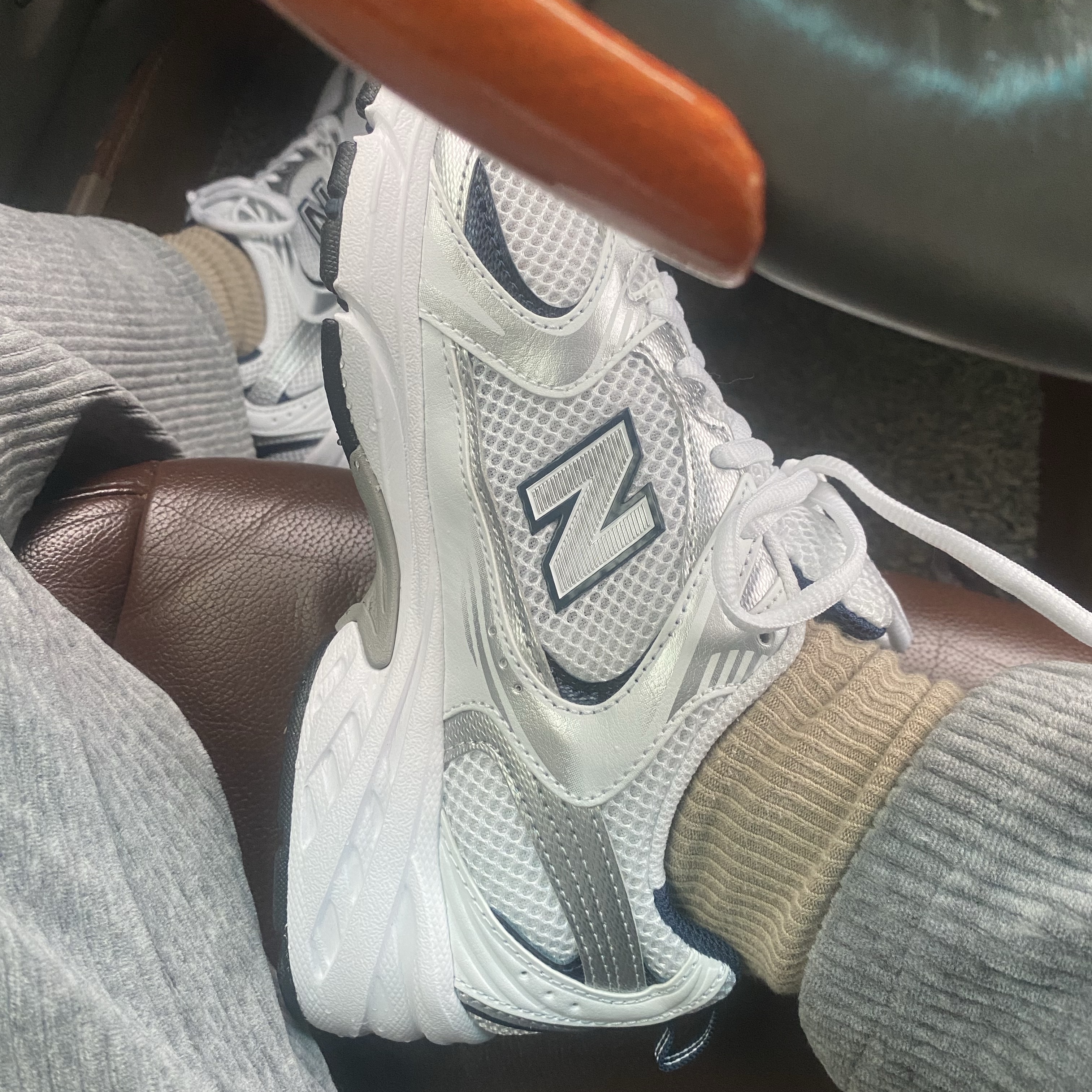 New Balance 530 White 착용 스타일