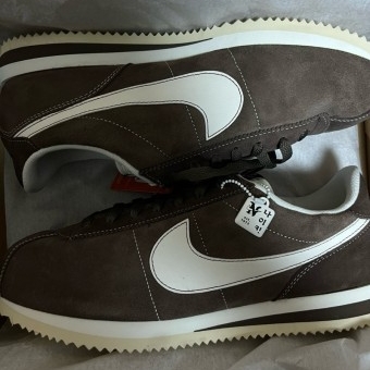 Nike Cortez SE Hangul Day Baroque Brown Sail 착용 스타일