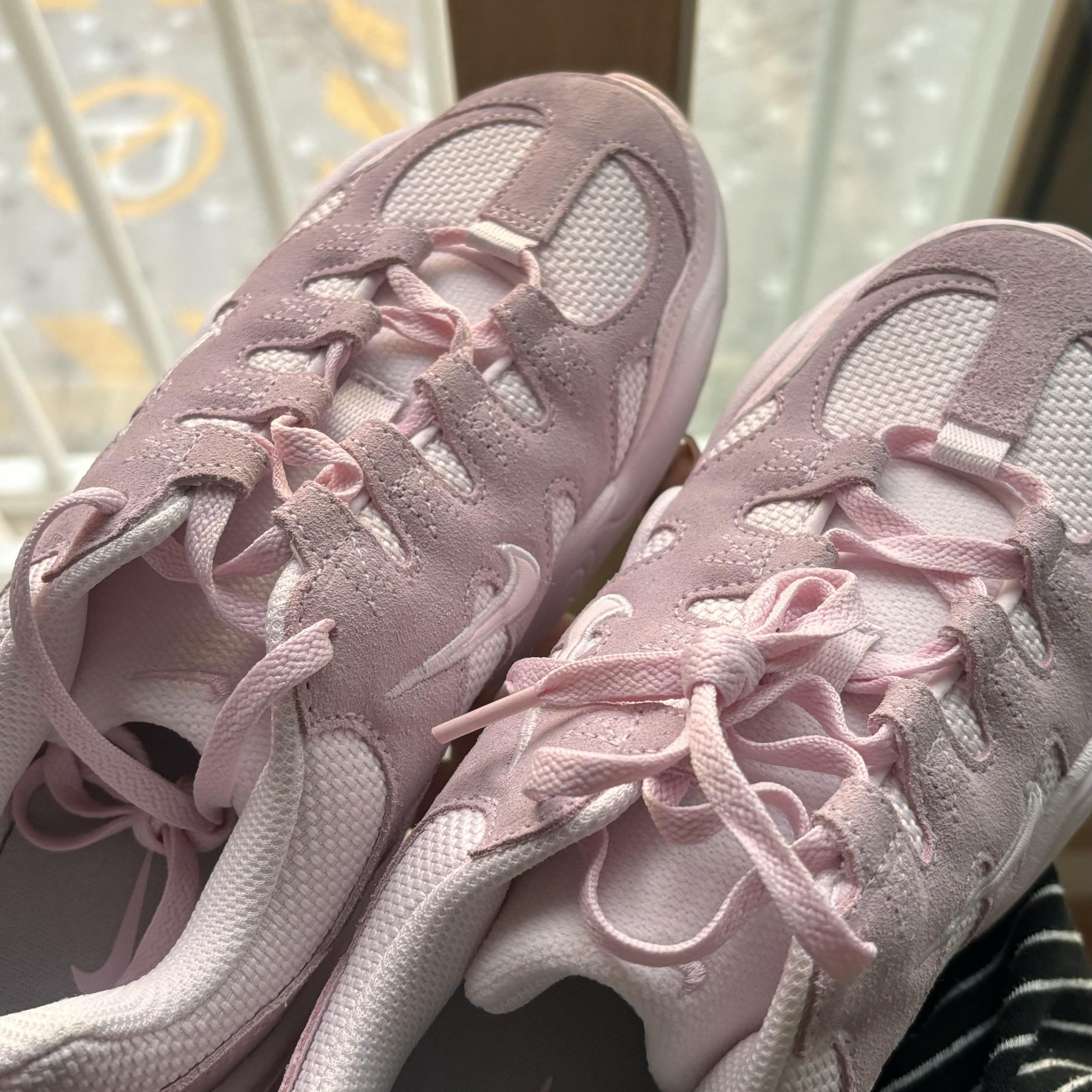 (W) Nike Tech Hera Pearl Pink 착용 스타일 - 2