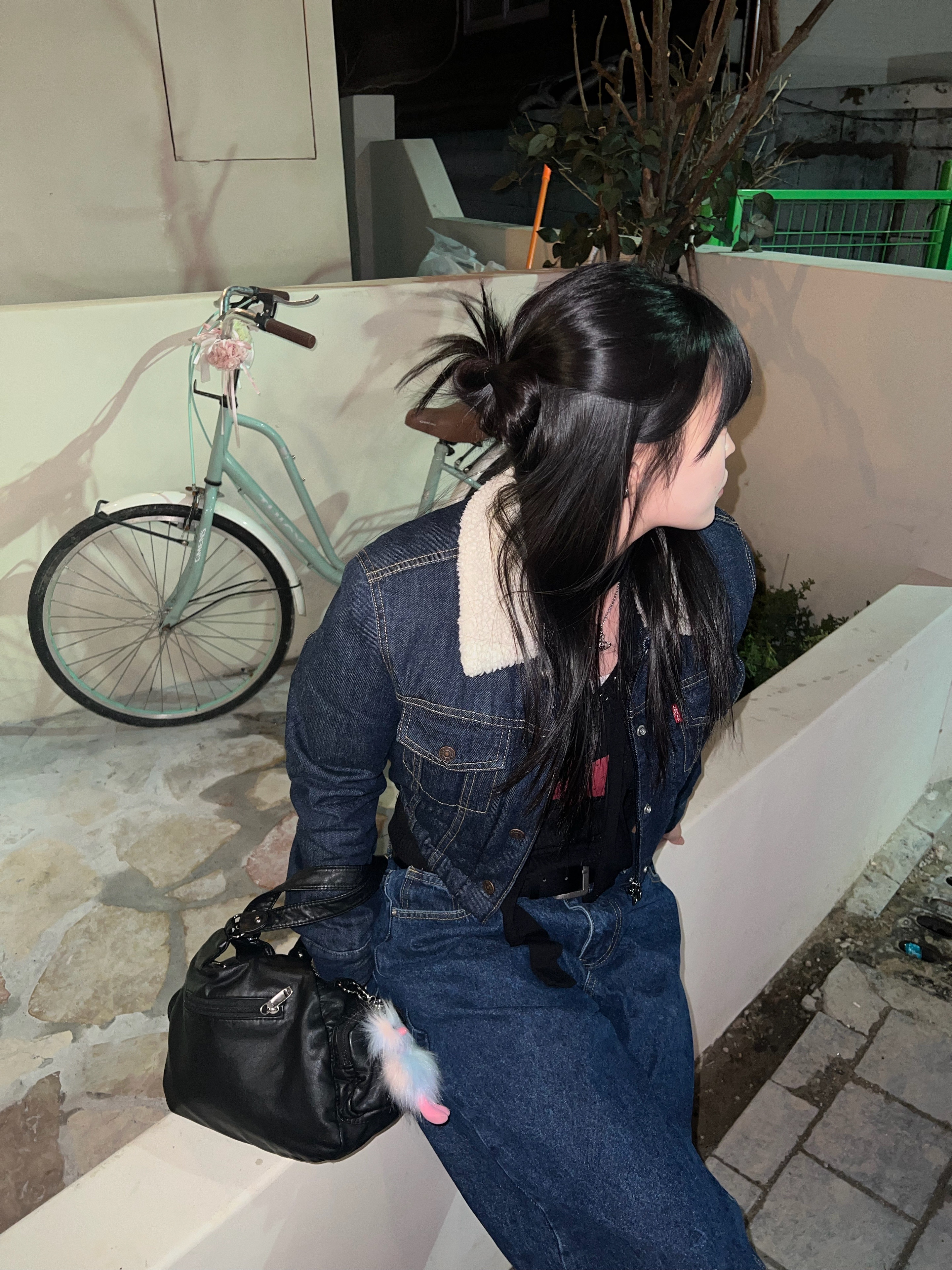 Cosymosy Ugly Bird Keyring Rainbow, (W) UGG Classic Mini Platform Boots Black 착용 스타일 - 2