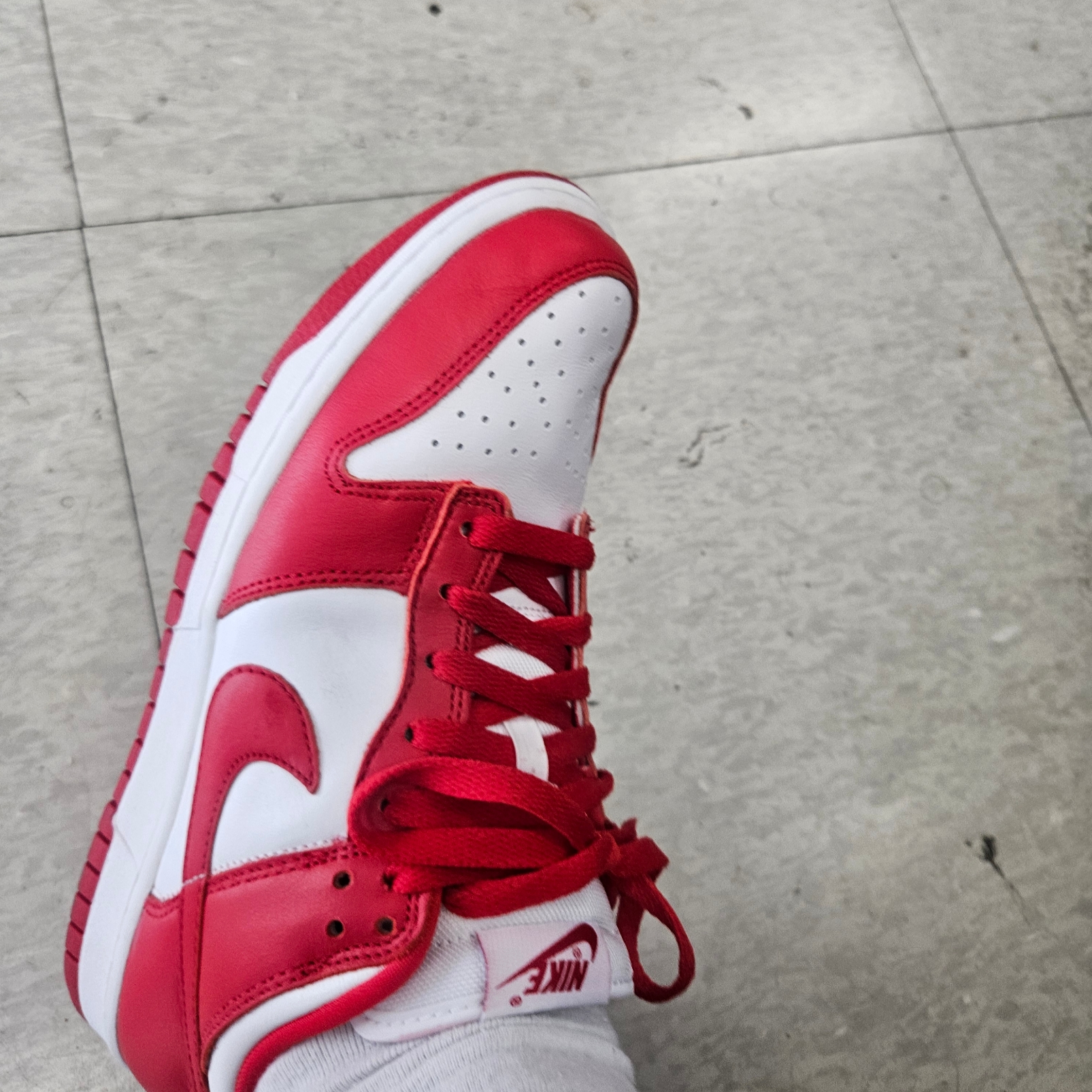 Nike Dunk Low SP White and University Red 2023 착용 스타일 - 1