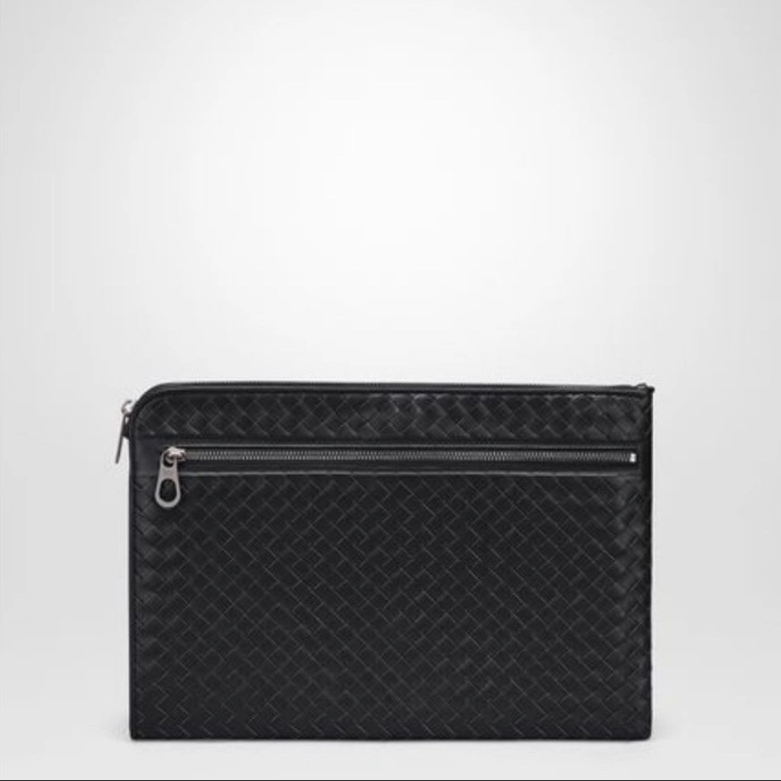 Bottega Veneta Document Case Black 착용 스타일