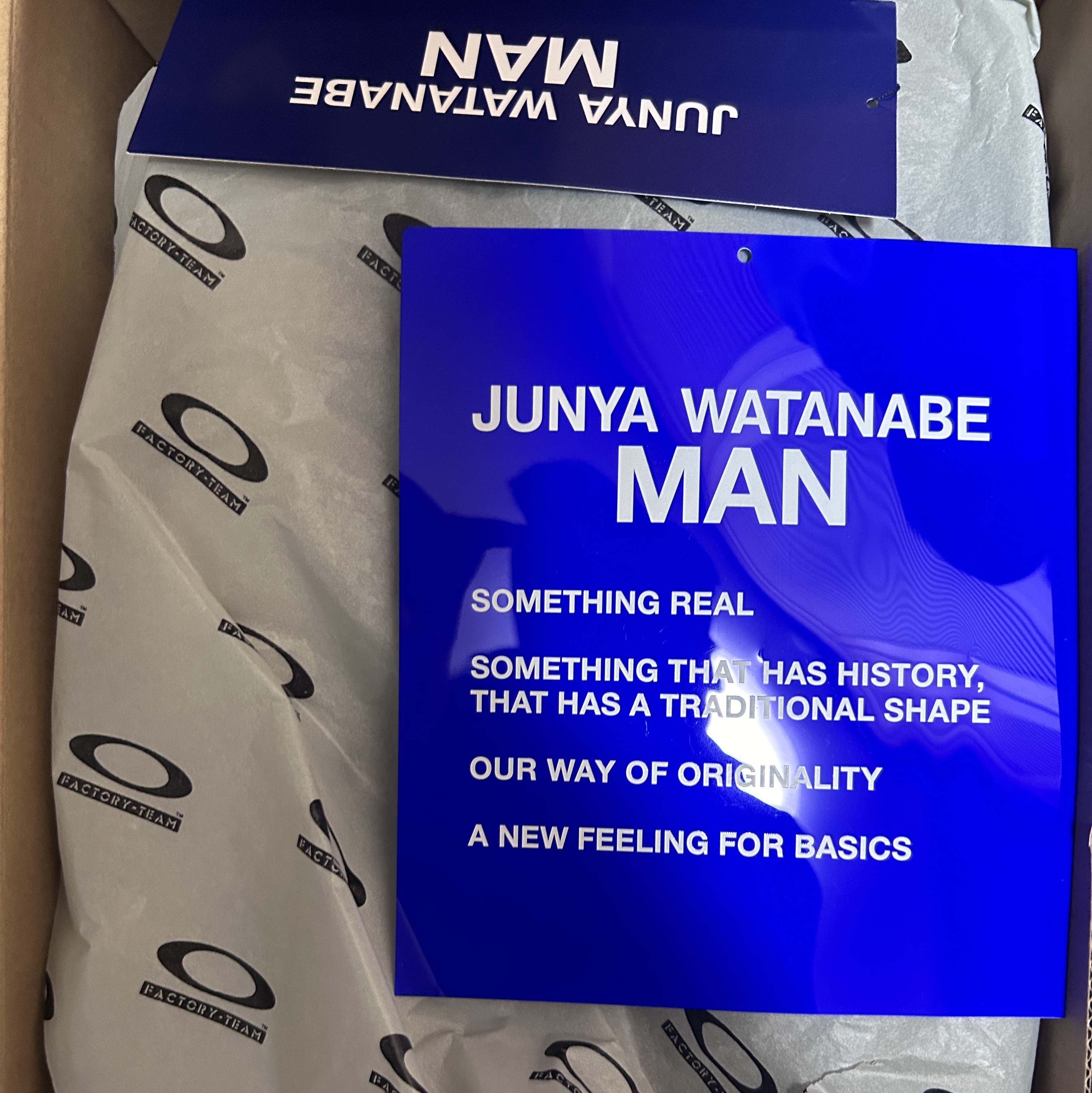 Oakley Factory Team x Junya Watanabe Man Suede Flesh Black 착용 스타일 - 2