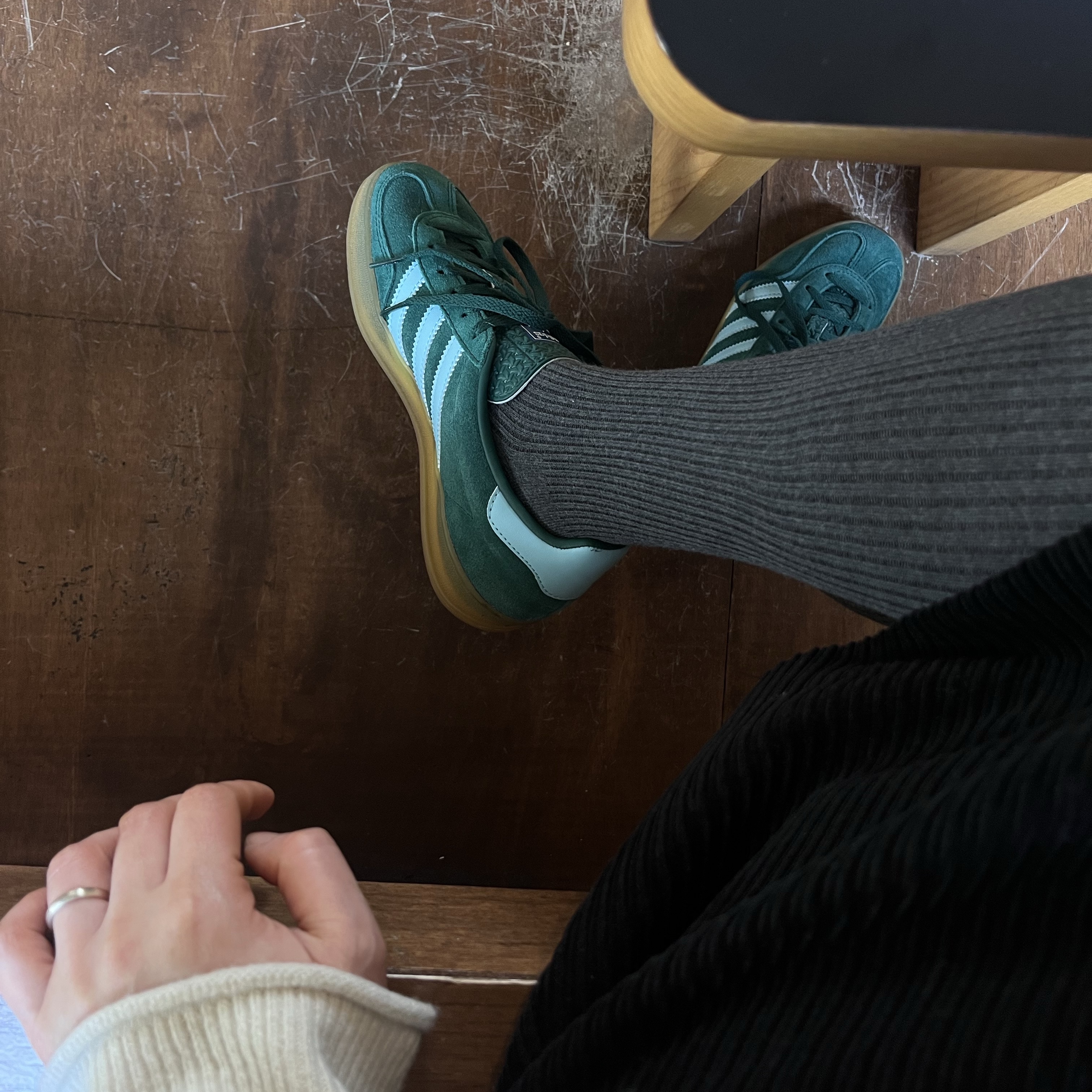 Adidas Gazelle Indoor Collegiate Green Hazy Sky 착용 스타일