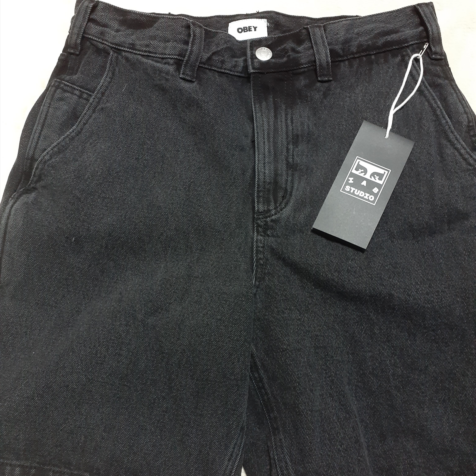 IAB Studio x Obey Poster Carpenter Denim Shorts Dusty Black 착용 스타일 - 1