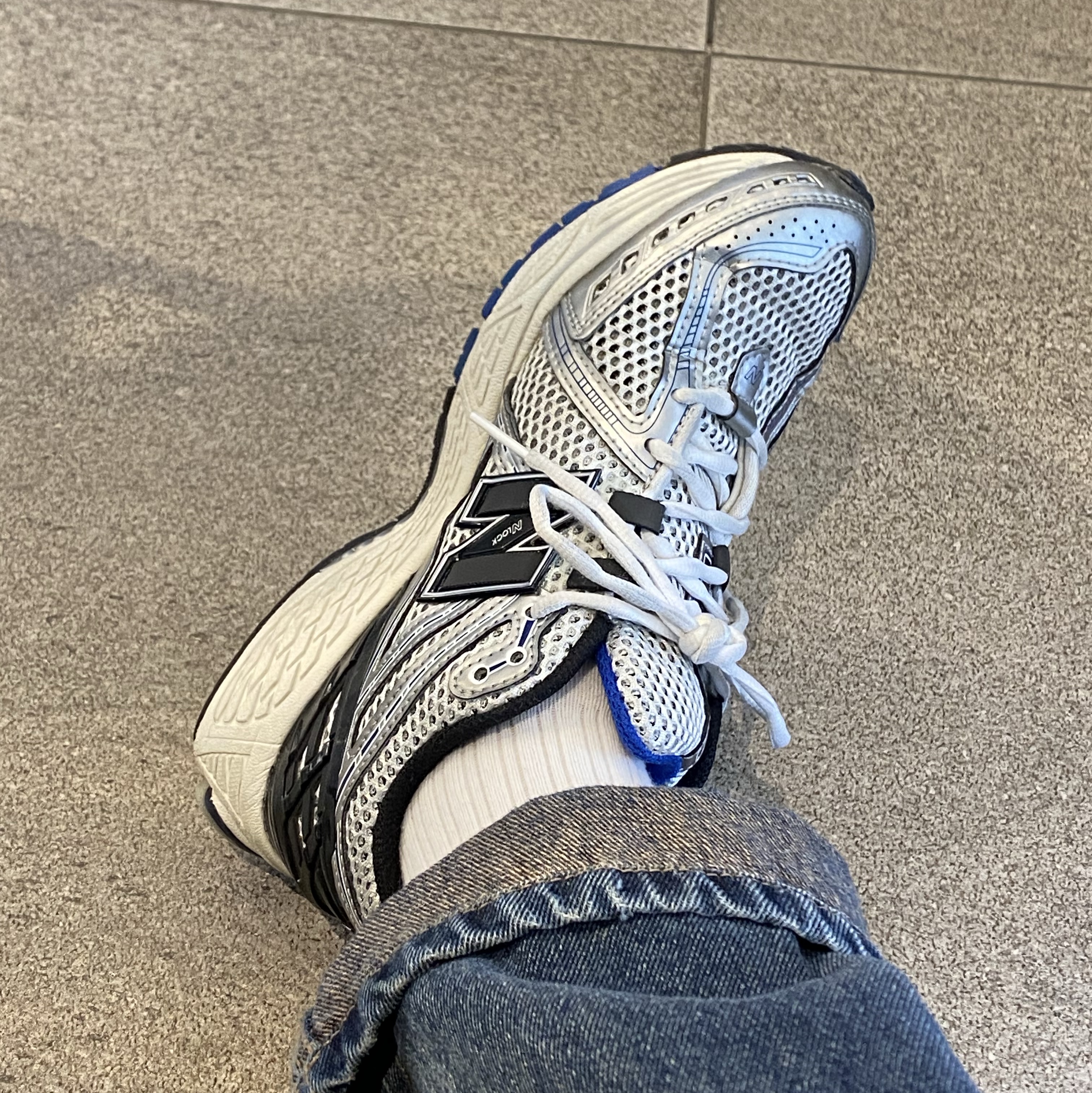 New Balance 1906R Silver Metallic 착용 스타일