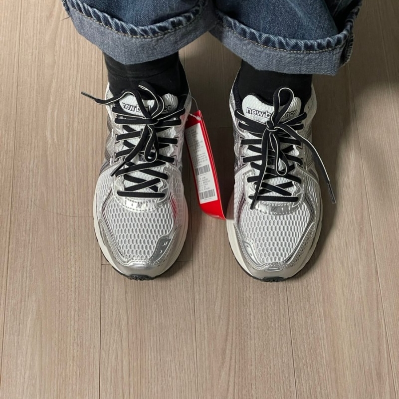 New Balance 860v2 Optic White 착용 스타일