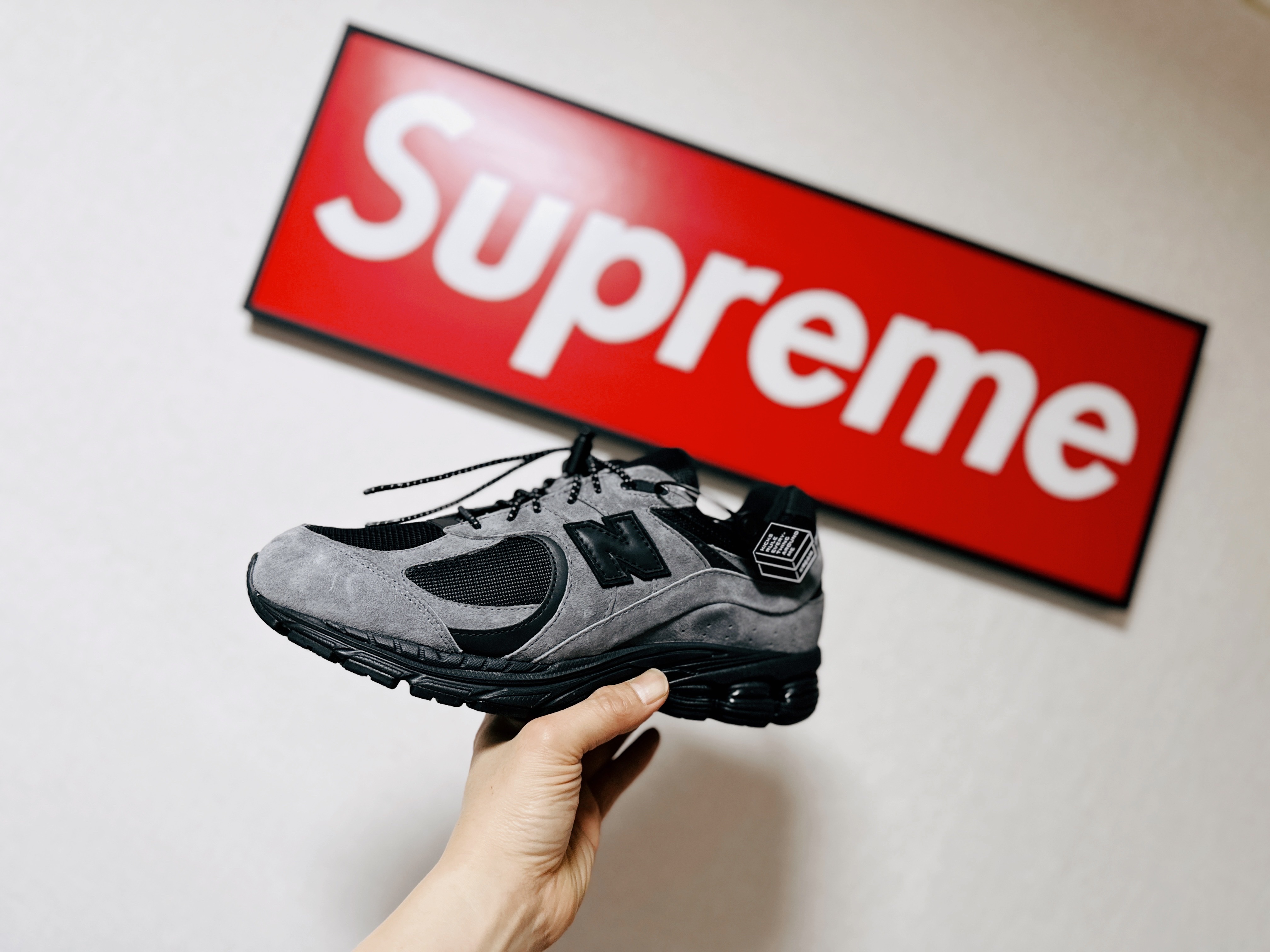 New Balance x JJJJound 2002R Gore-Tex Charcoal 착용 스타일