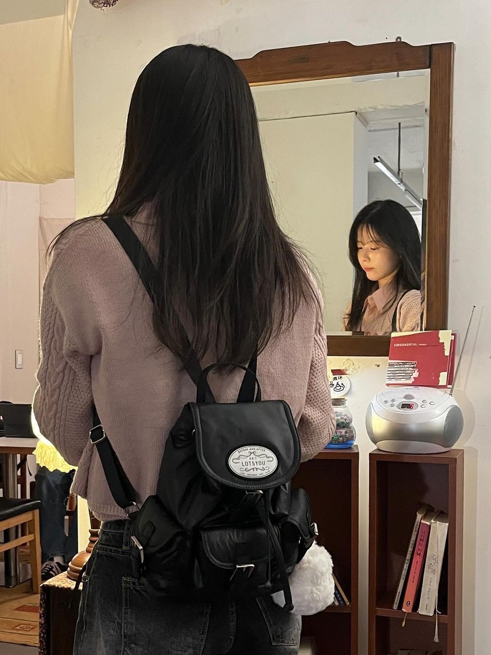 LOTS YOU Nostalgia Chubby Backpack Black, LOTS YOU Cloudy Chubby Backpack Silver 착용 스타일
