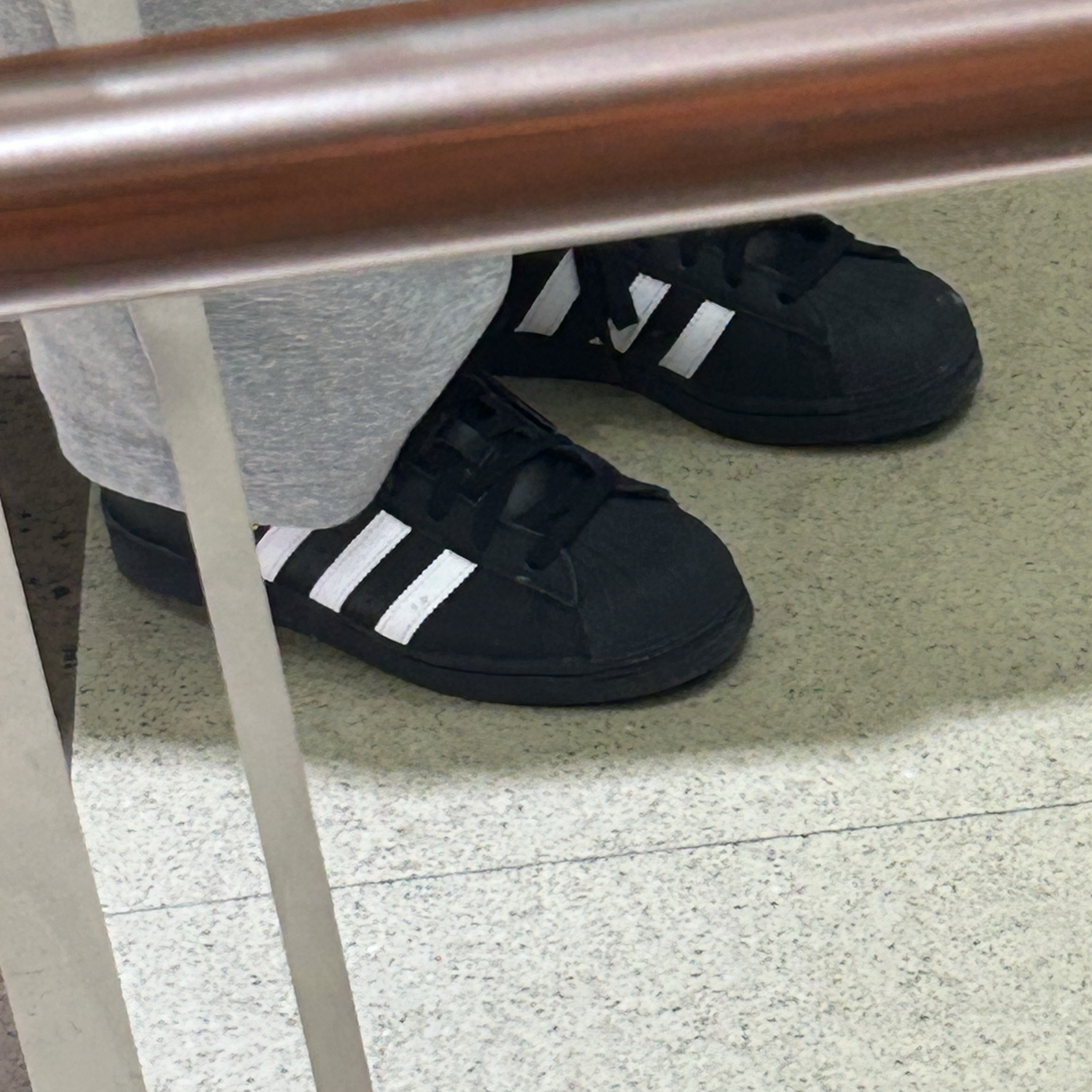 (J) Adidas Superstar Black White 착용 스타일