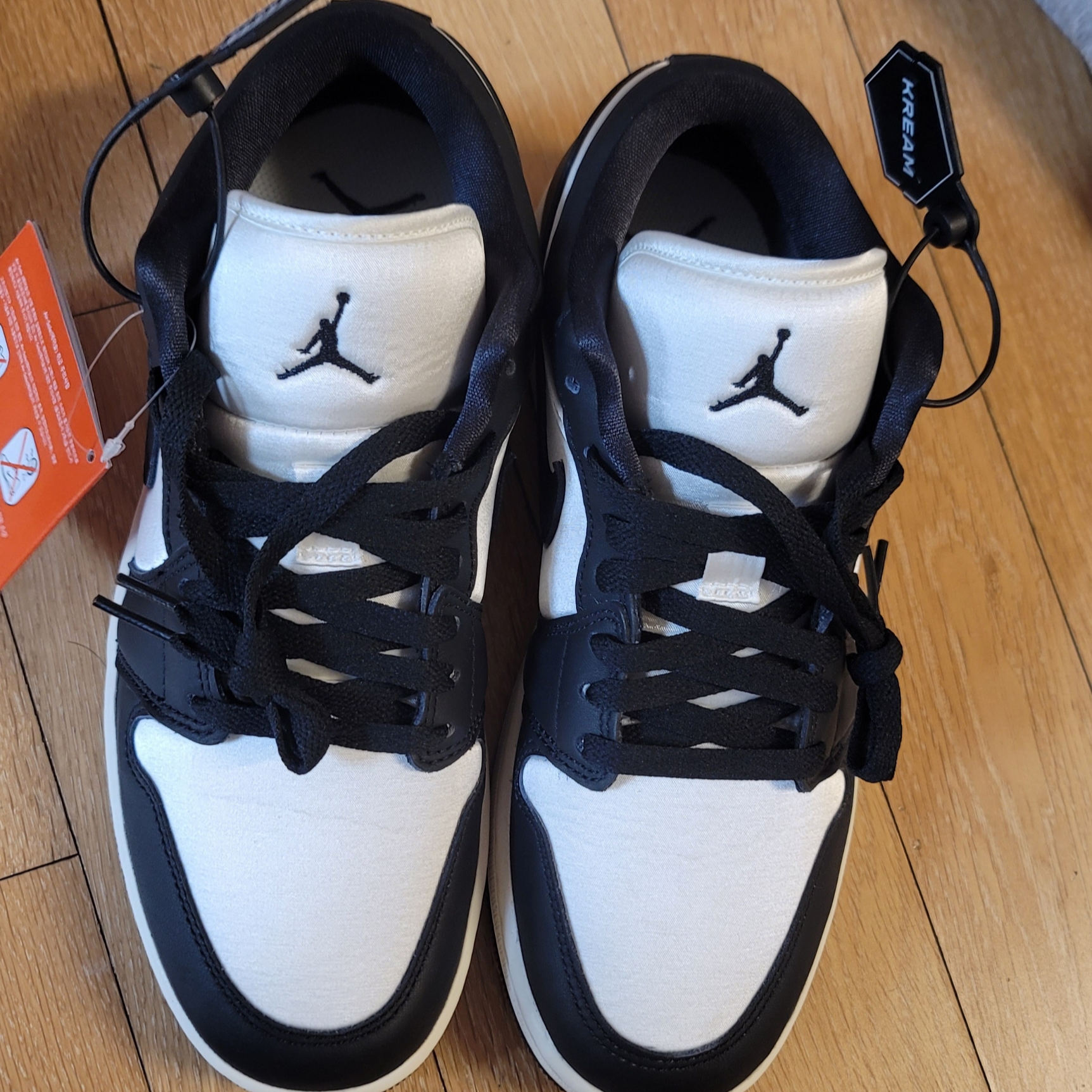 (W) Jordan 1 Low SE Sail Black 착용 스타일 - 2