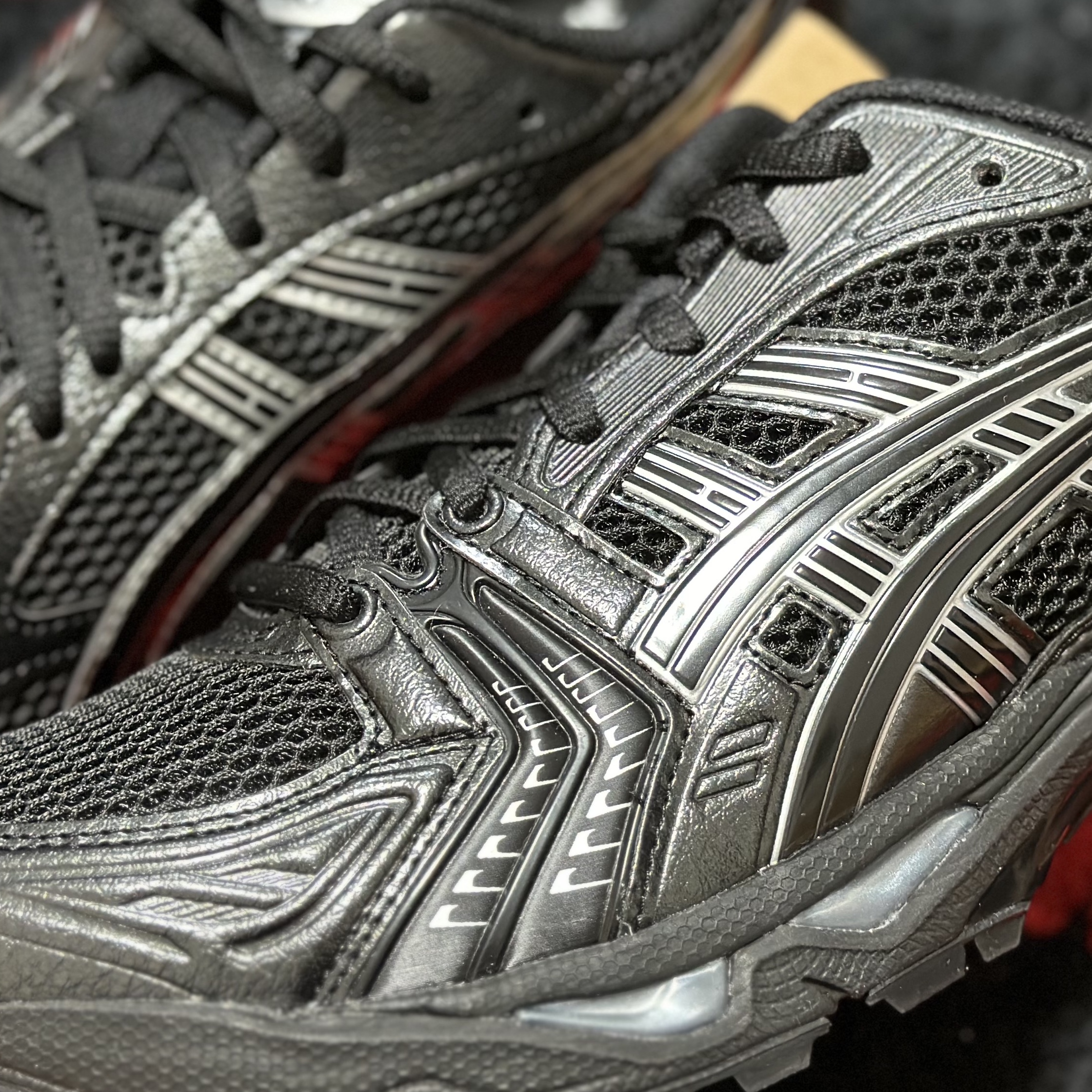 Asics Gel-Kayano 14 Black Pure Silver 착용 스타일