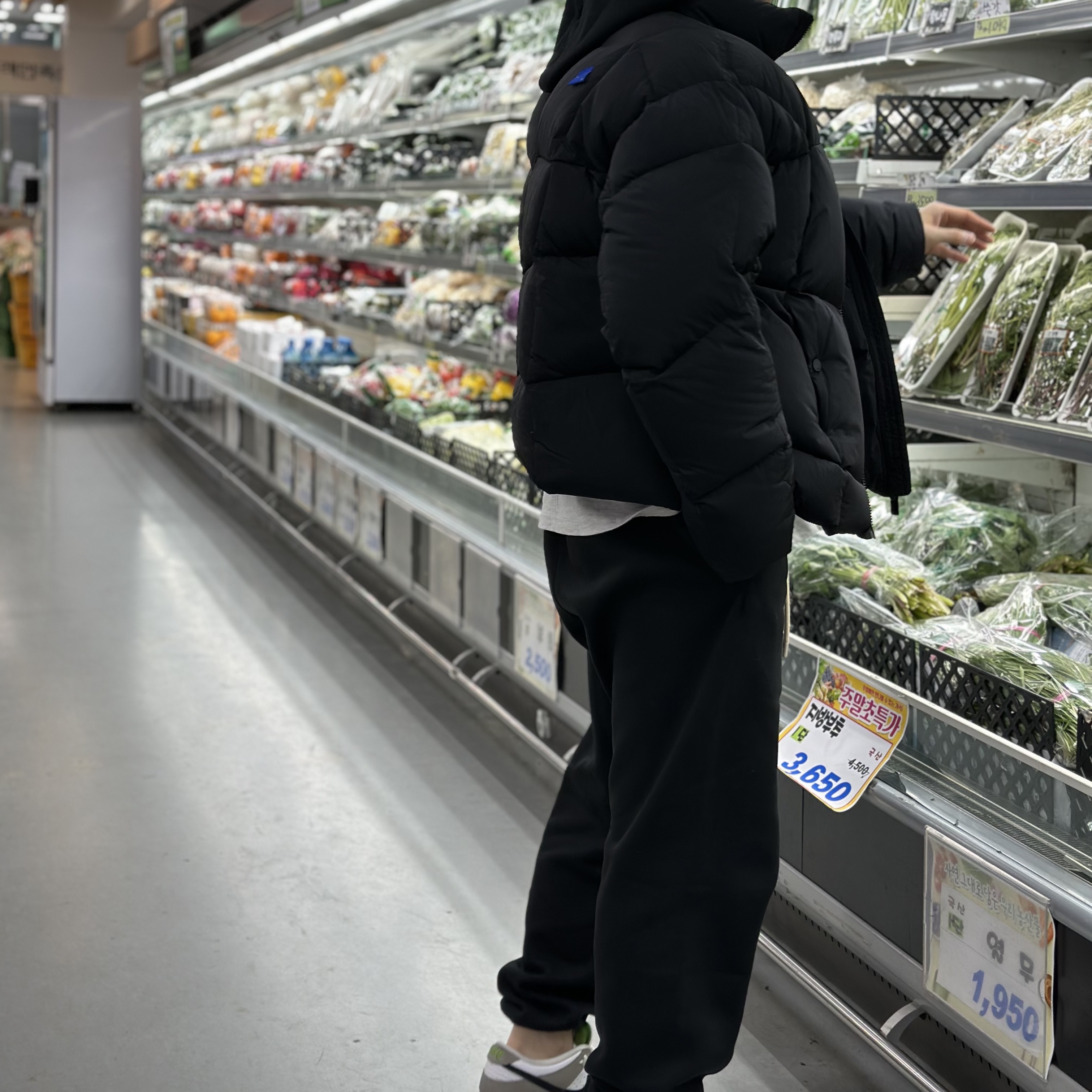 Essentials Sweatpants Jet Black - 23FW, Essentials Hoodie Jet Black - 23FW 착용 스타일 - 2