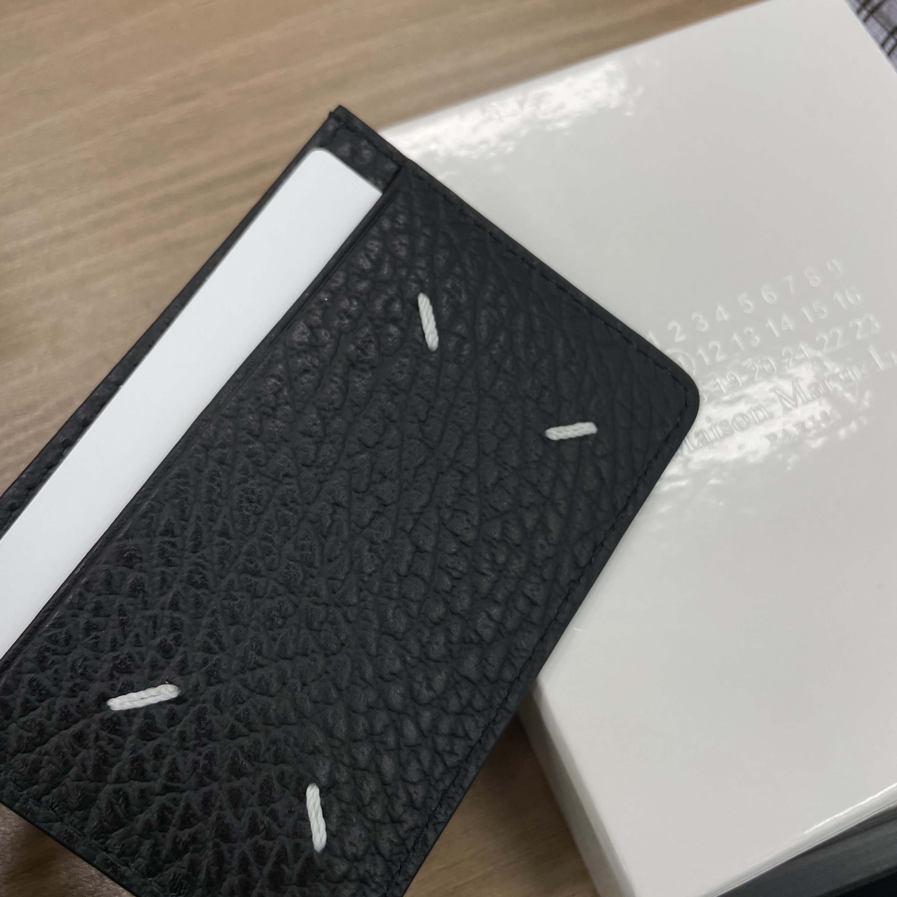 Maison Margiela Four Stitch Card Holder Black 착용 스타일