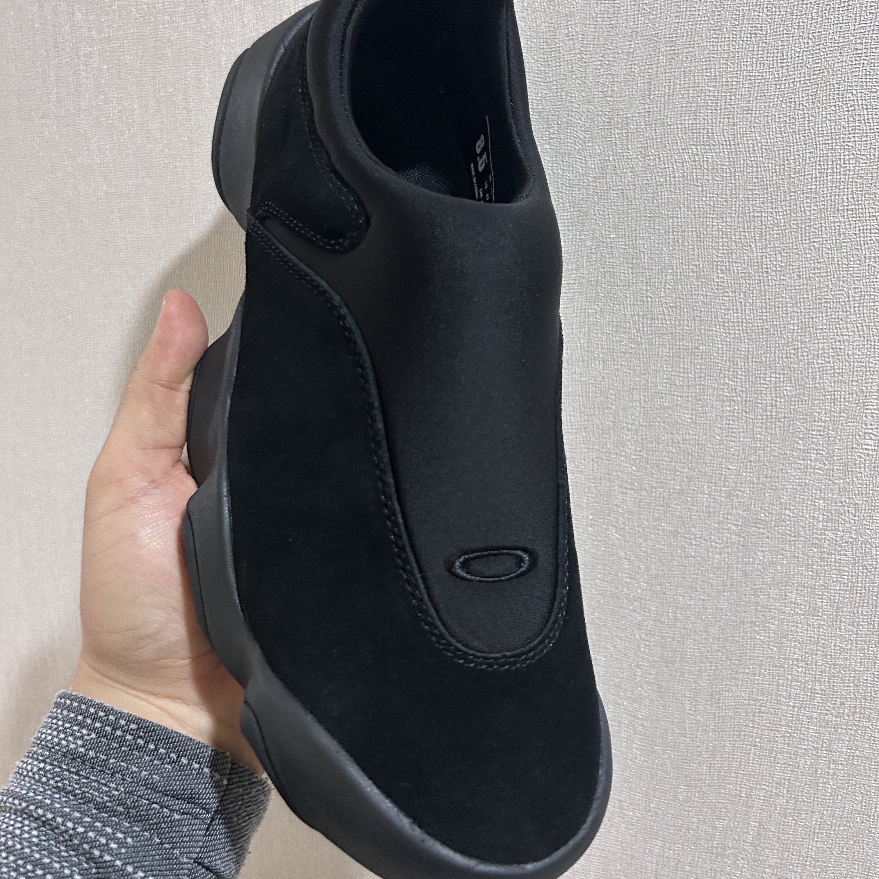 Oakley Factory Team x Junya Watanabe Man Suede Flesh Black 착용 스타일 - 1