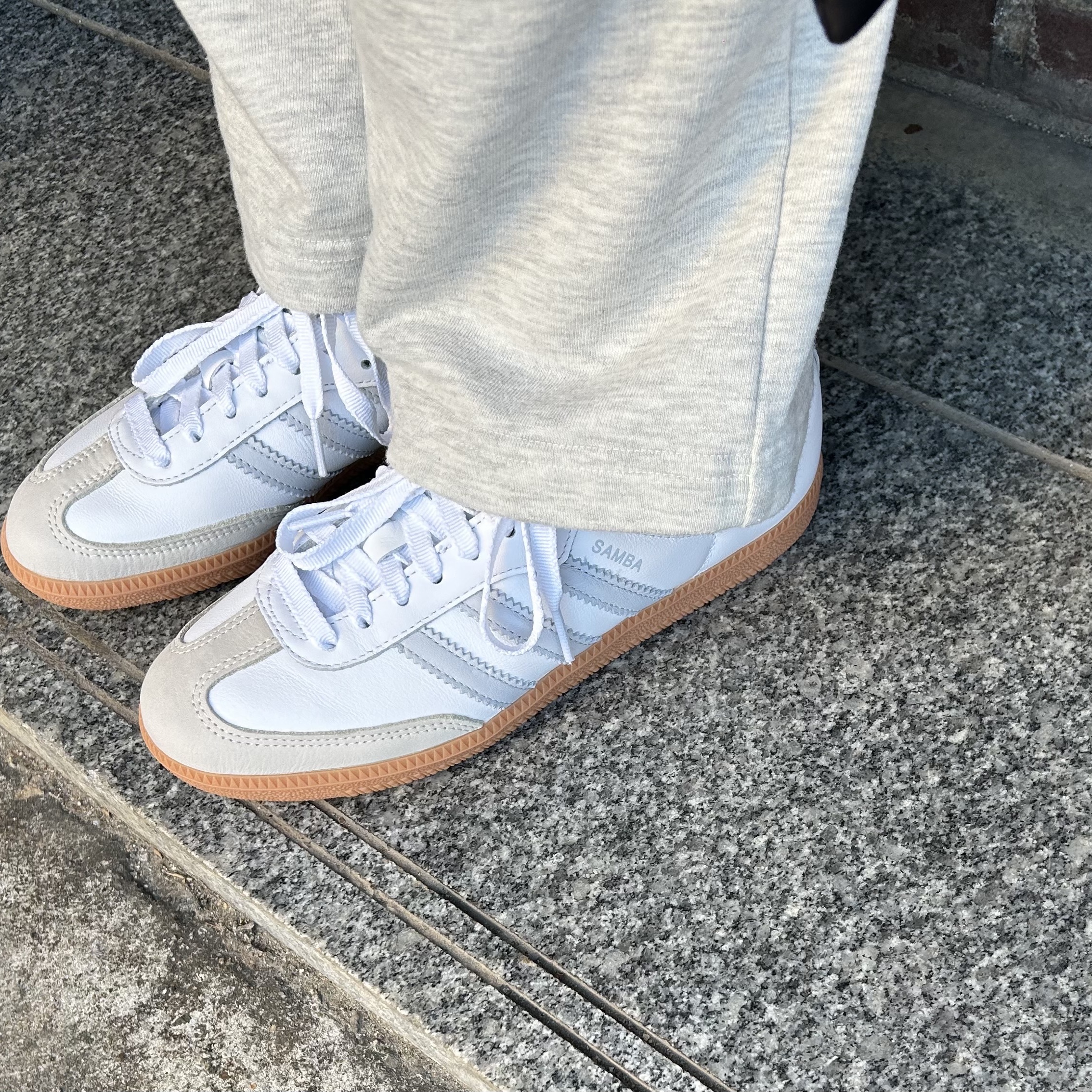 (W) Adidas Samba OG Cloud White Halo Blue 착용 스타일