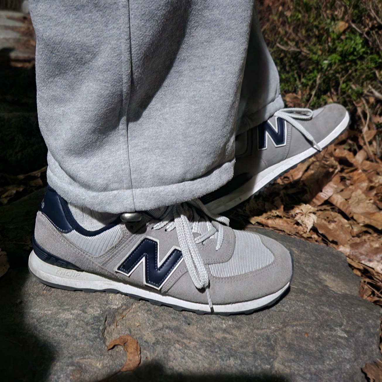 New Balance 574 Grey Blue 착용 스타일 - 2