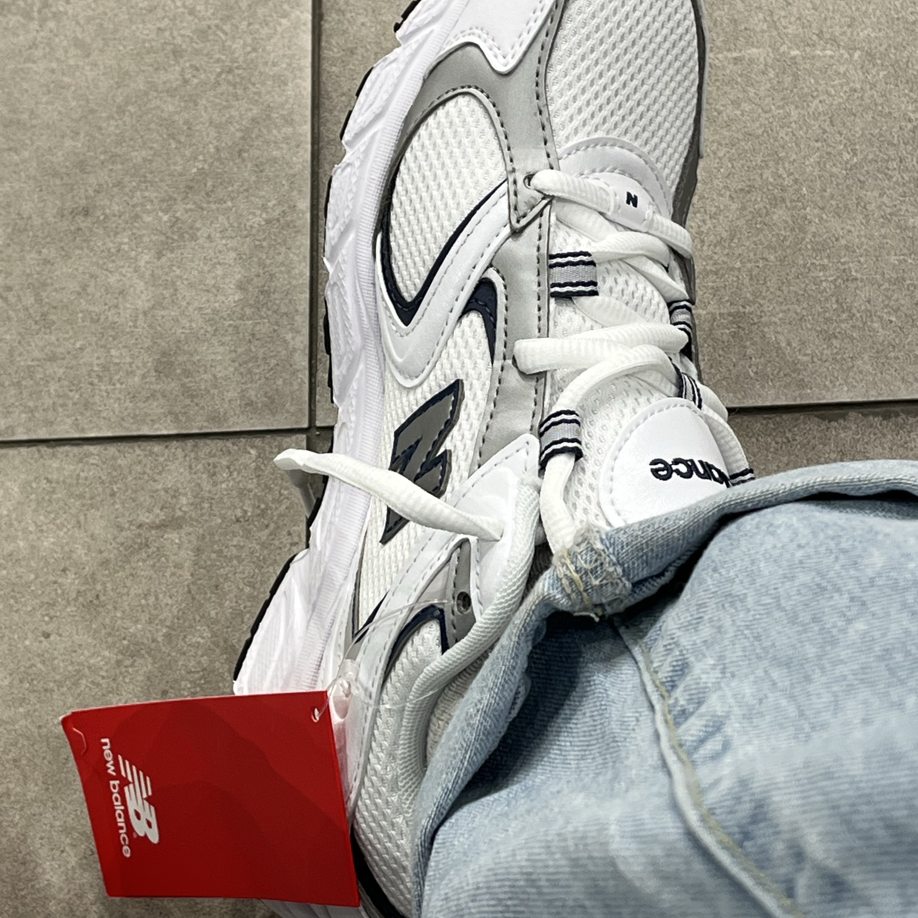 New Balance 408 White Natural Indigo 착용 스타일