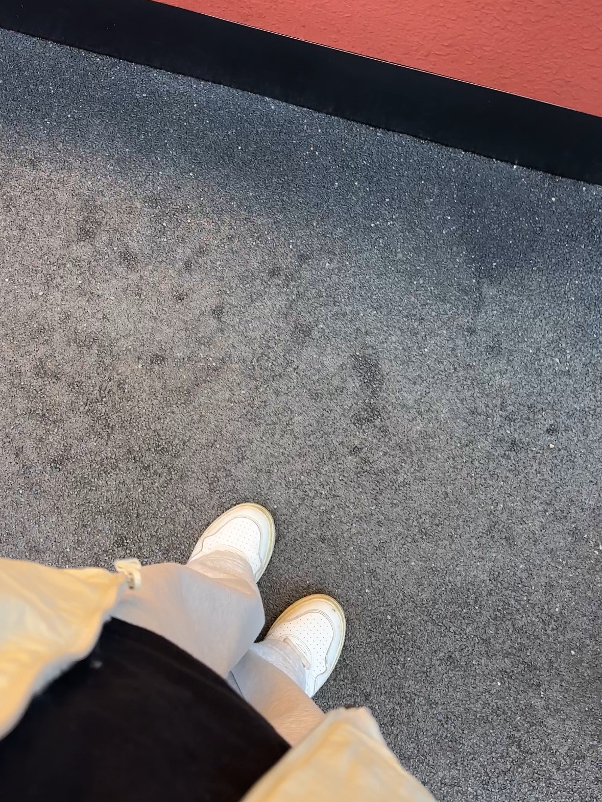 Matin Kim Mini Buckle Bag Light Grey, (W) Autry Medalist Low Leather Sneakers White 착용 스타일 - 3
