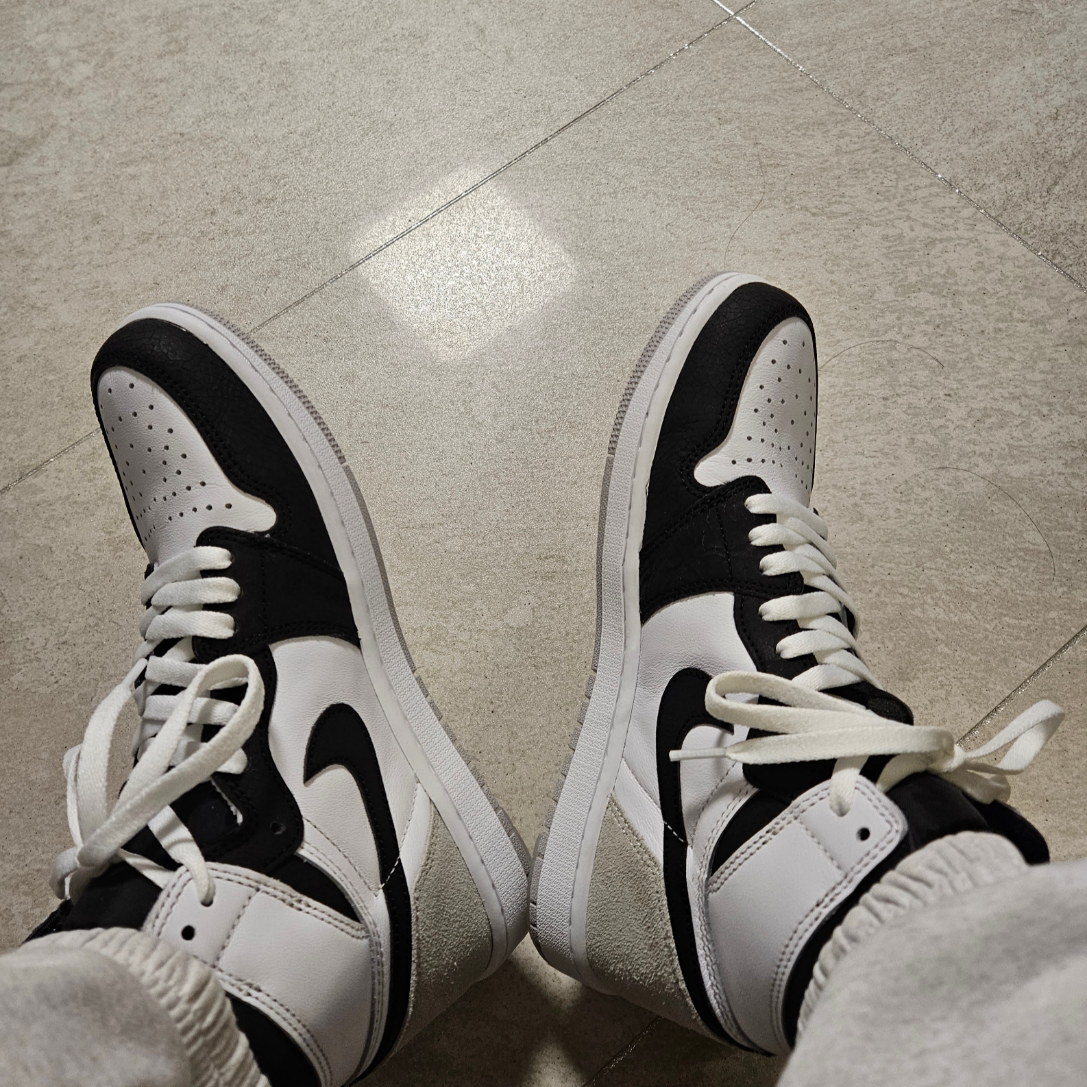 Jordan 1 Retro High OG Bleached Coral 착용 스타일