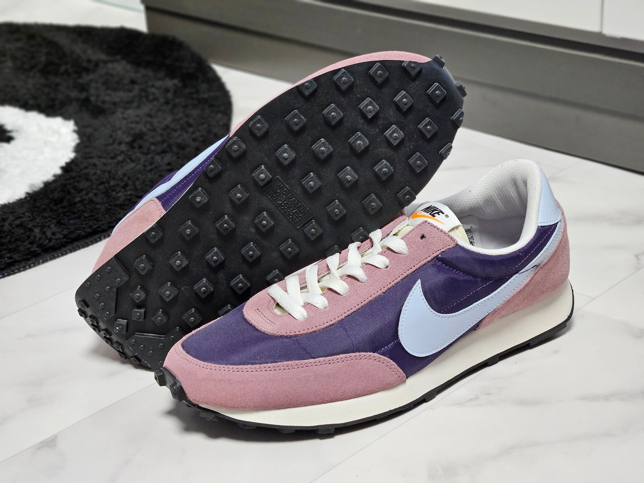 (W) Nike Daybreak Eggplant Plum Dust 착용 스타일 - 4
