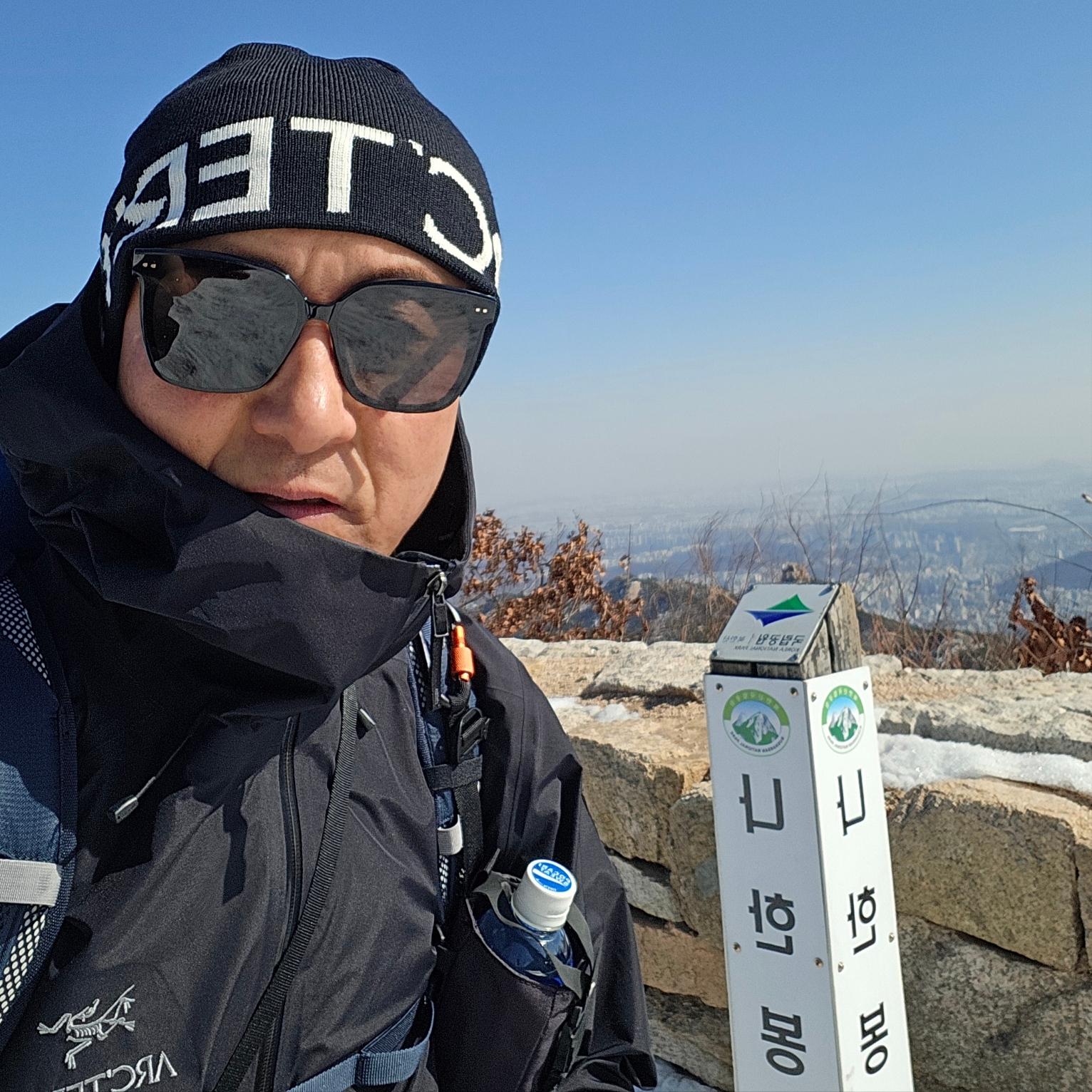 Arc'teryx Word Head Toque Orca 착용 스타일