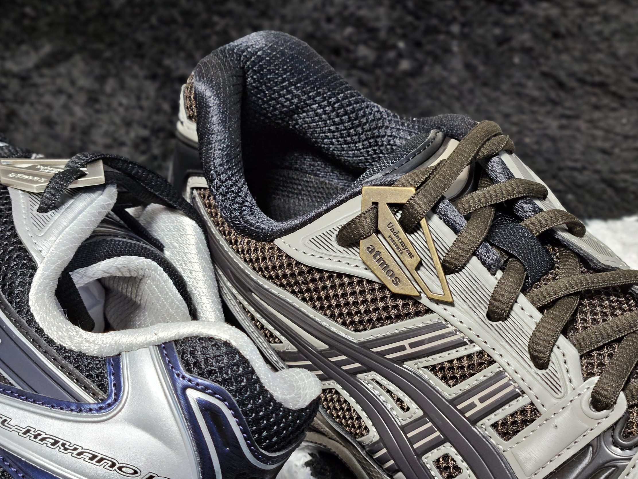 Asics x Atmos x Undermycar Gel-Kayano 14 Pepper Black, Asics Gel-Kayano 14 Black Pure Silver 착용 스타일 - 3