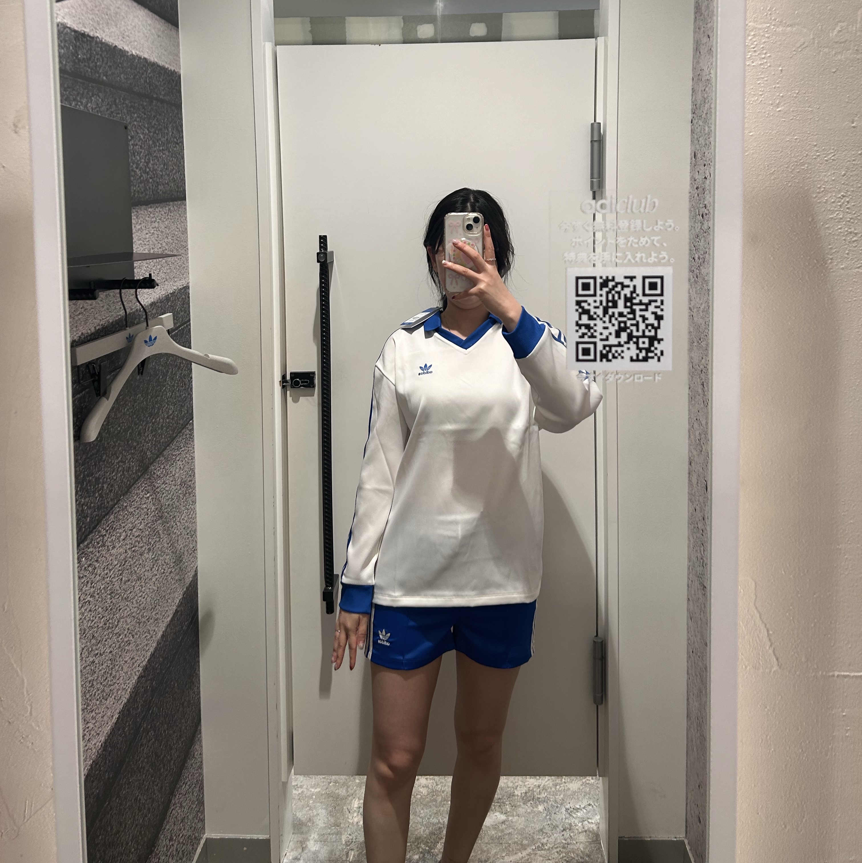(W) Adidas 3-Stripes Satin Long Sleeve T-Shirt Cloud White - KR Sizing, Adidas Adizero Essential Running Shorts Dark Blue - KR Sizing 착용 스타일