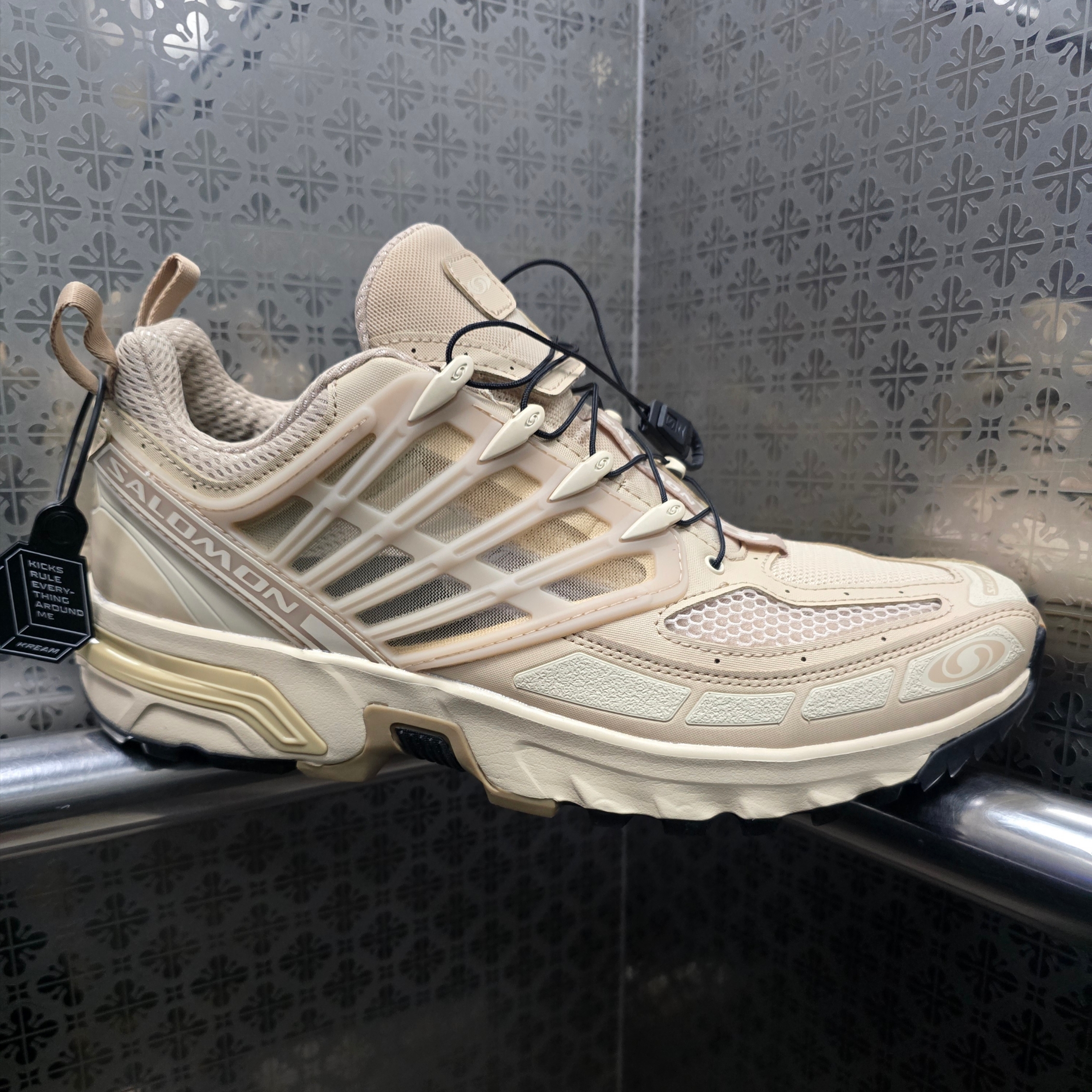 Salomon ACS Pro ADV Safari Bleached Sand 착용 스타일