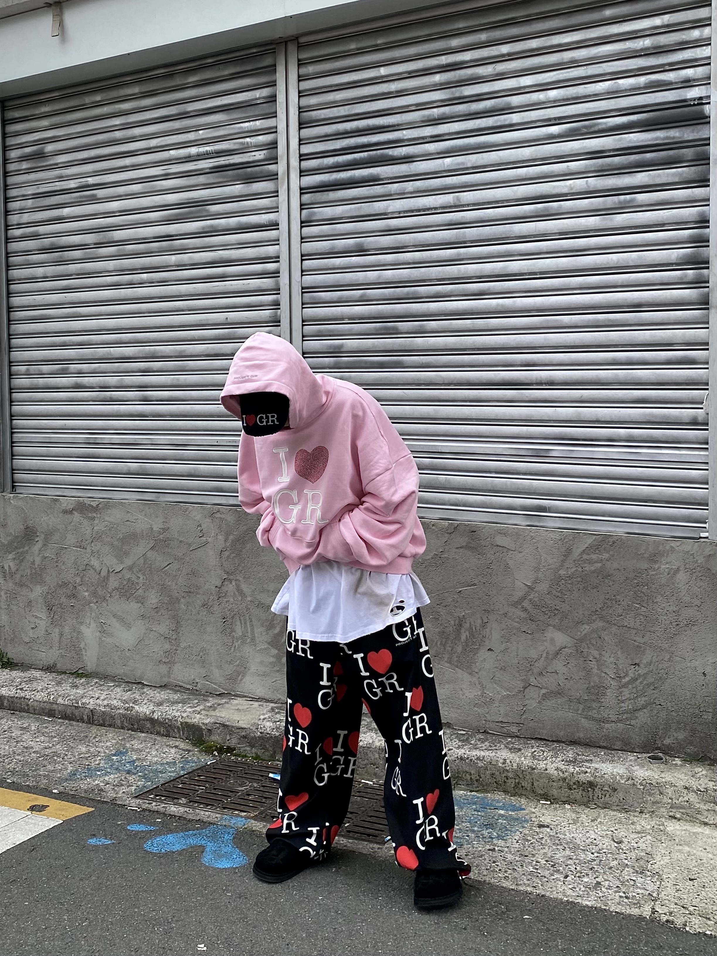 Project G/R I Love GR Pants Black - Haus of GR Exclusive, Project G/R I Love GR Hoodie Pink - Haus of GR Exclusive 착용 스타일 - 1