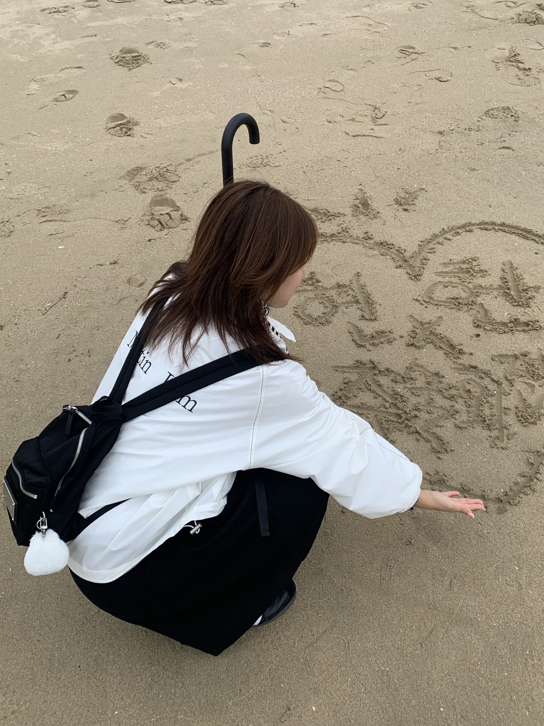 Matin Kim Baby Cargo All Day Backpack Black, (W) Matin Kim Logo Coating Jumper Ivory 착용 스타일