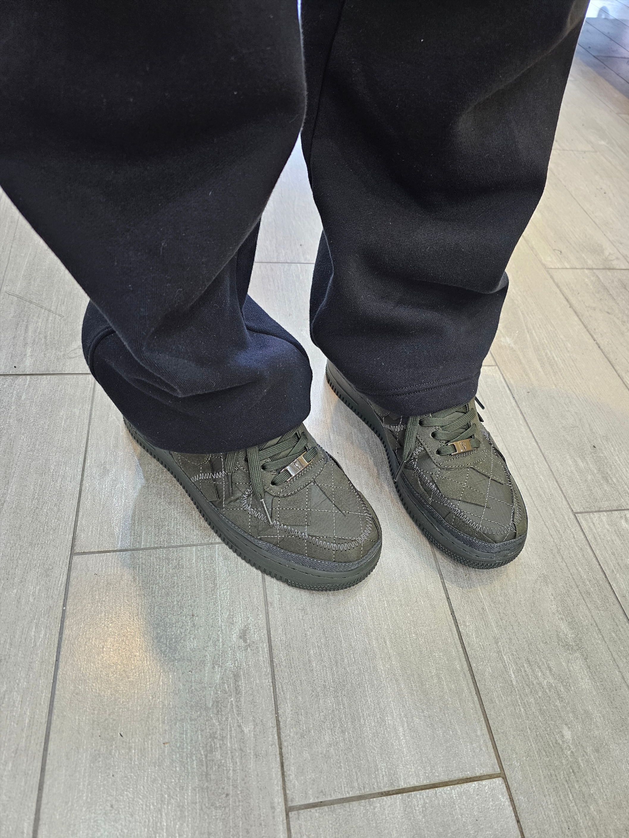 Nike x Billie Eilish Air Force 1 Low '07 SP Sequoia 착용 스타일