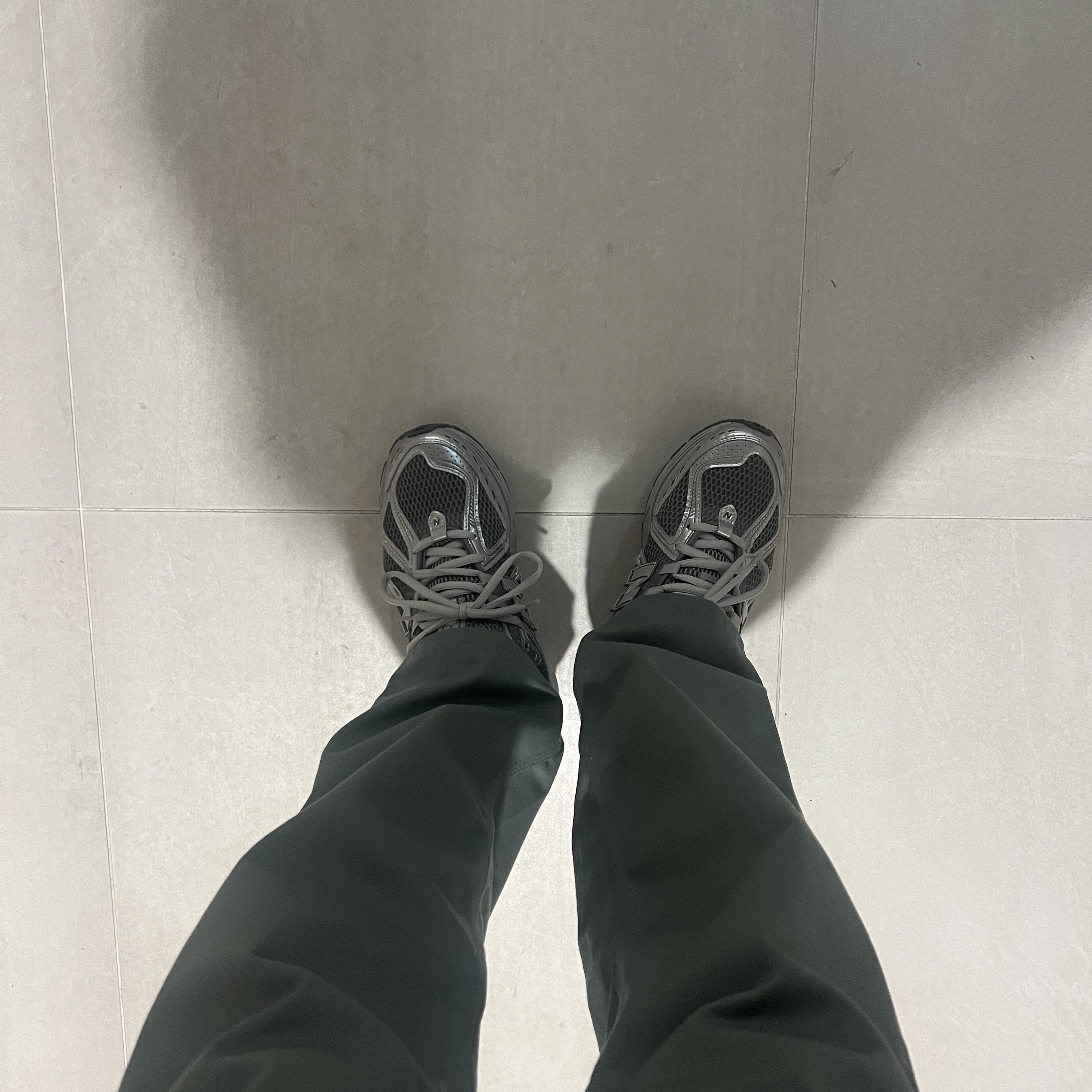 New Balance 1906R Harbor Grey Silver Metalic 착용 스타일